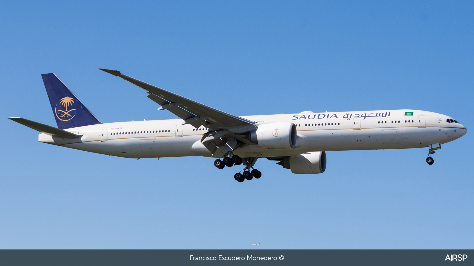Saudia  Boeing 777-300  HZ-AK36