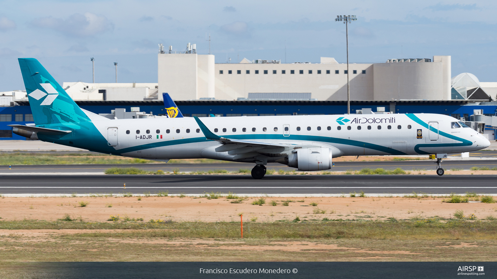Air Dolomiti  Embraer E195  I-ADJR