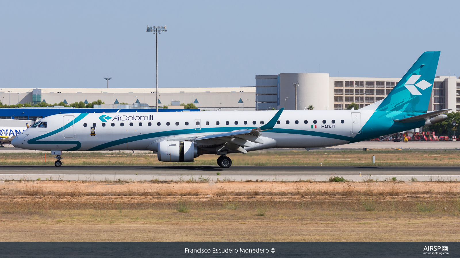 Air Dolomiti  Embraer E195  I-ADJT