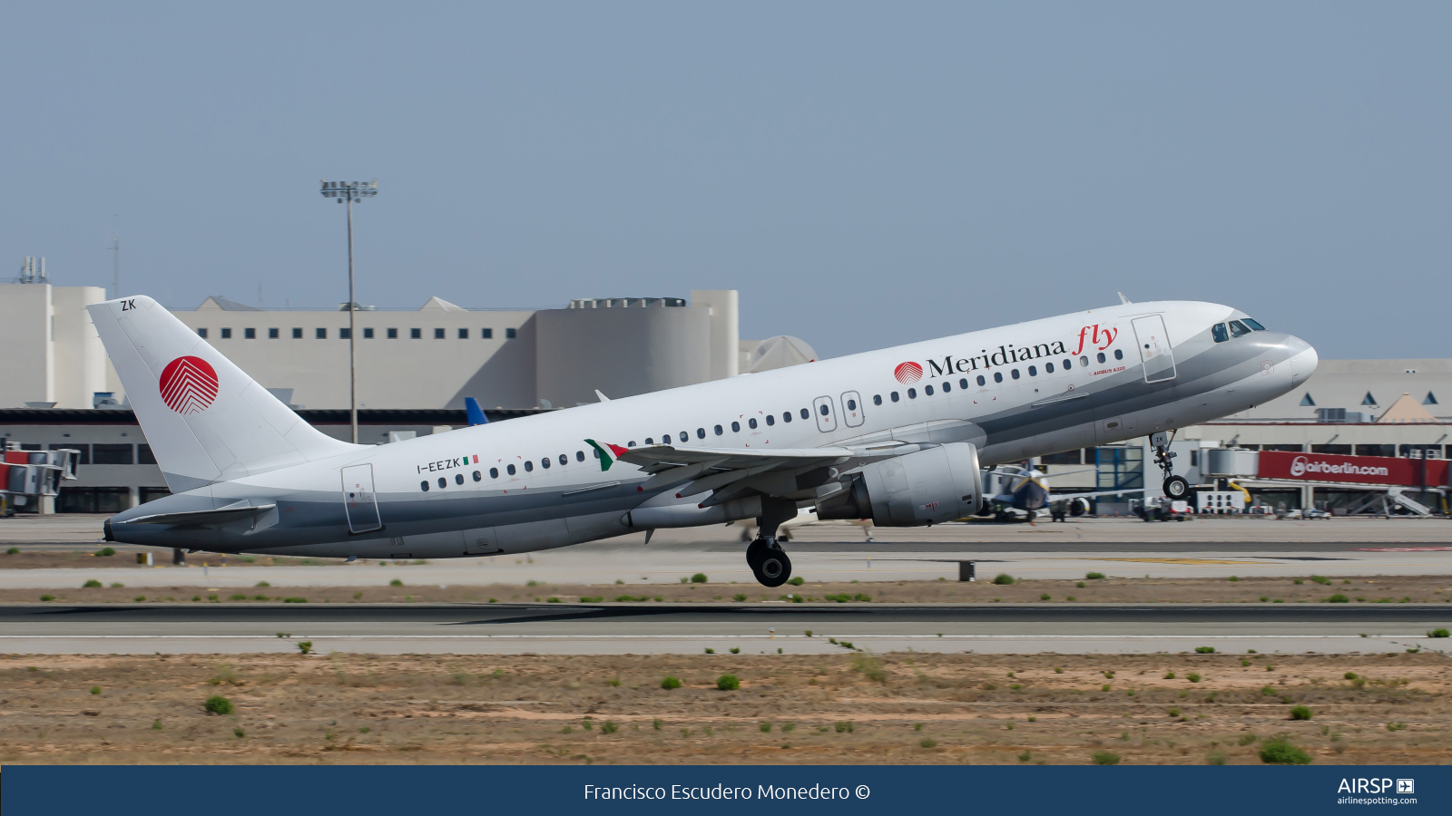 Meridiana Fly  Airbus A320  I-EEZK
