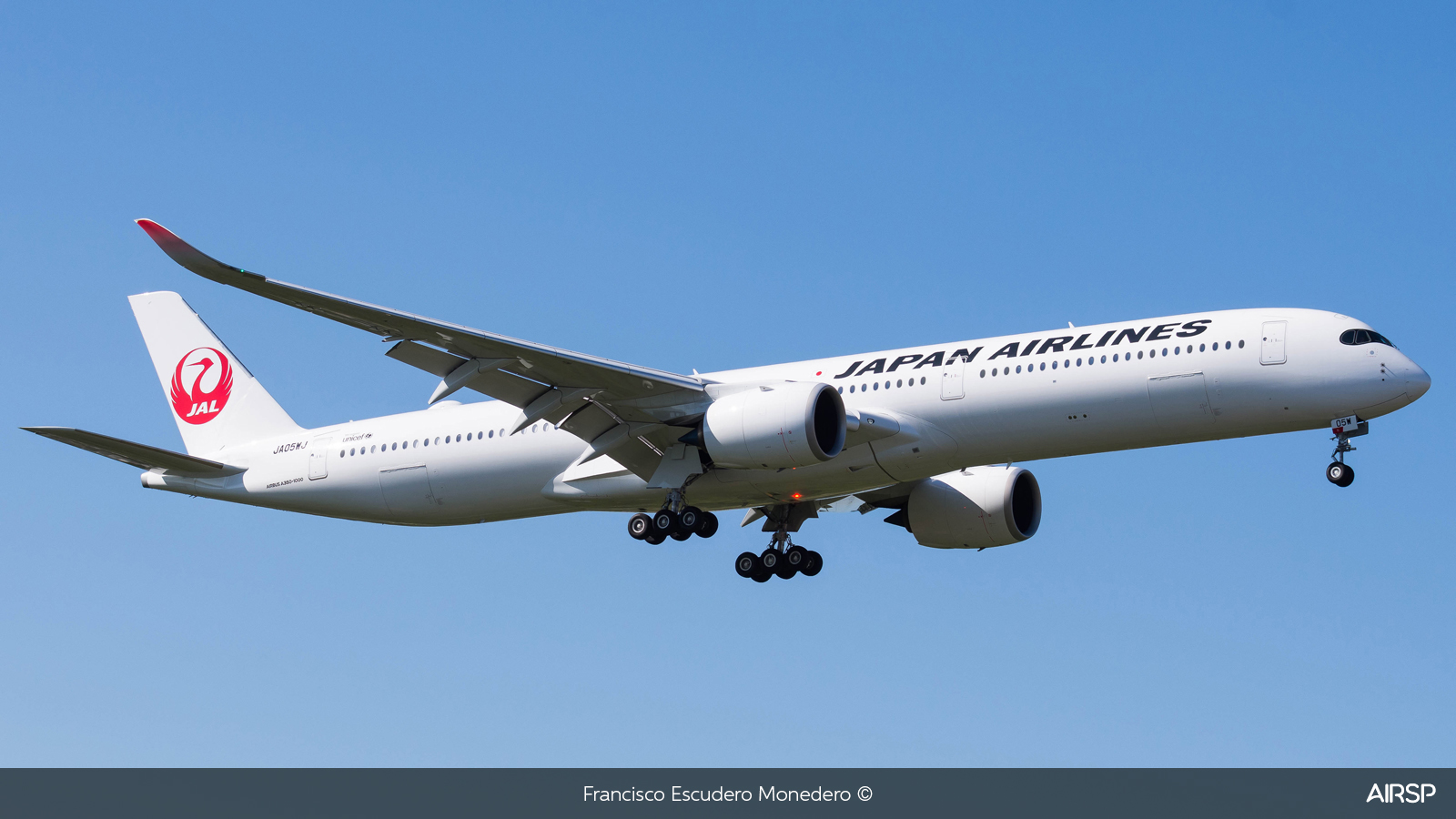 Japan Airlines  Airbus A350-1000  JA05WJ