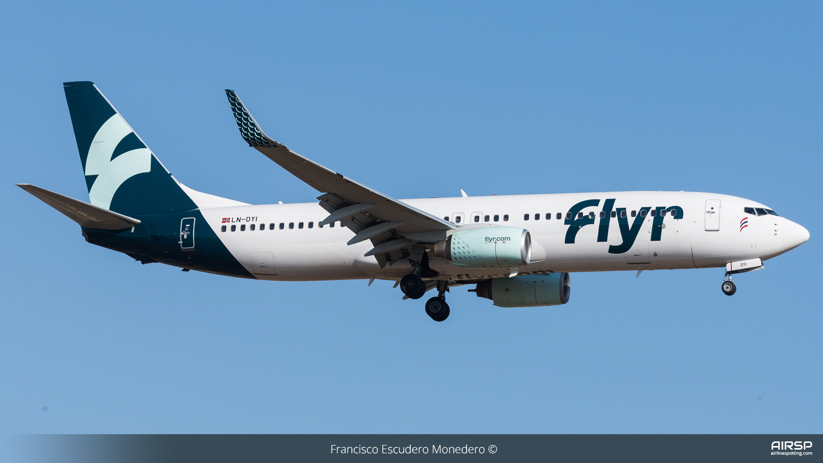 Flyr  Boeing 737-800  LN-DYI