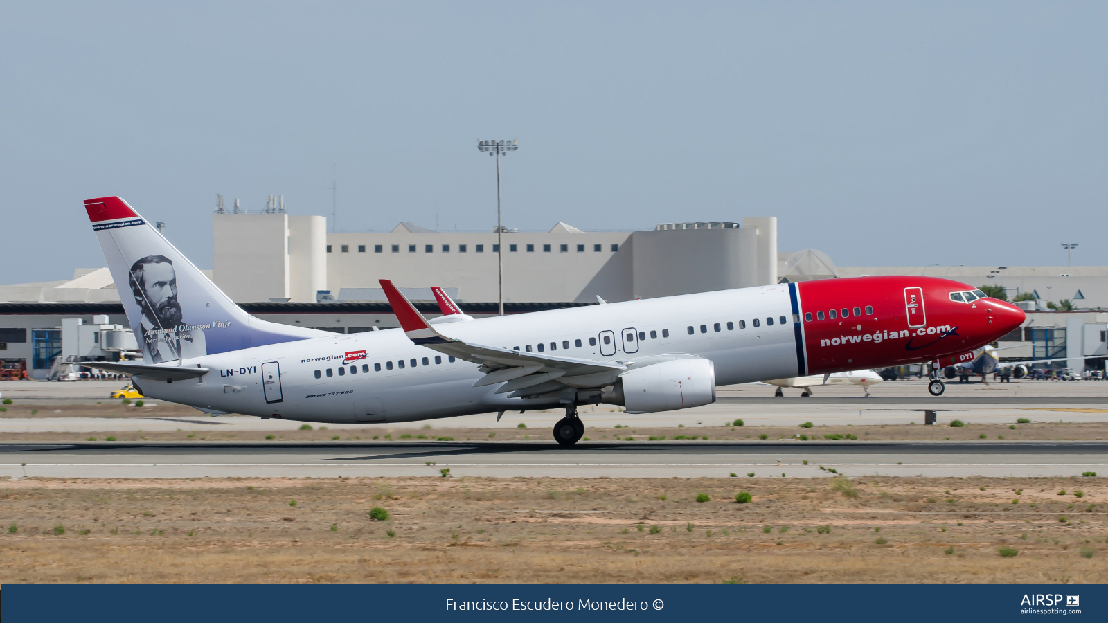 Norwegian  Boeing 737-800  LN-DYI