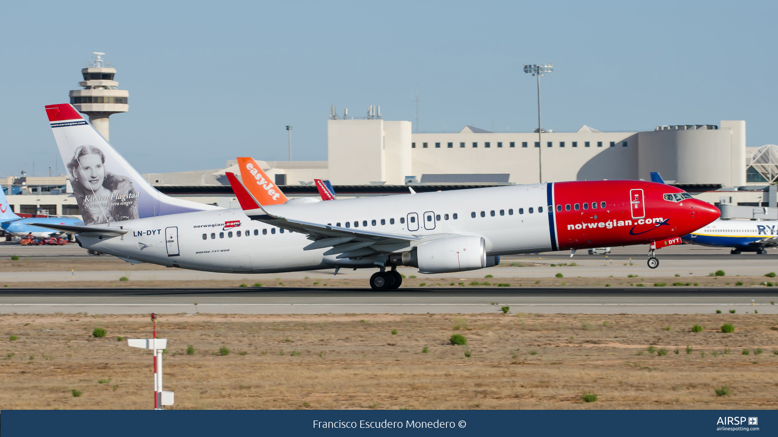 Norwegian  Boeing 737-800  LN-DYT