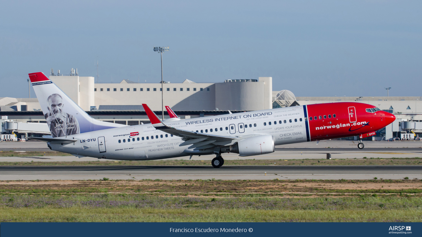 Norwegian  Boeing 737-800  LN-DYU