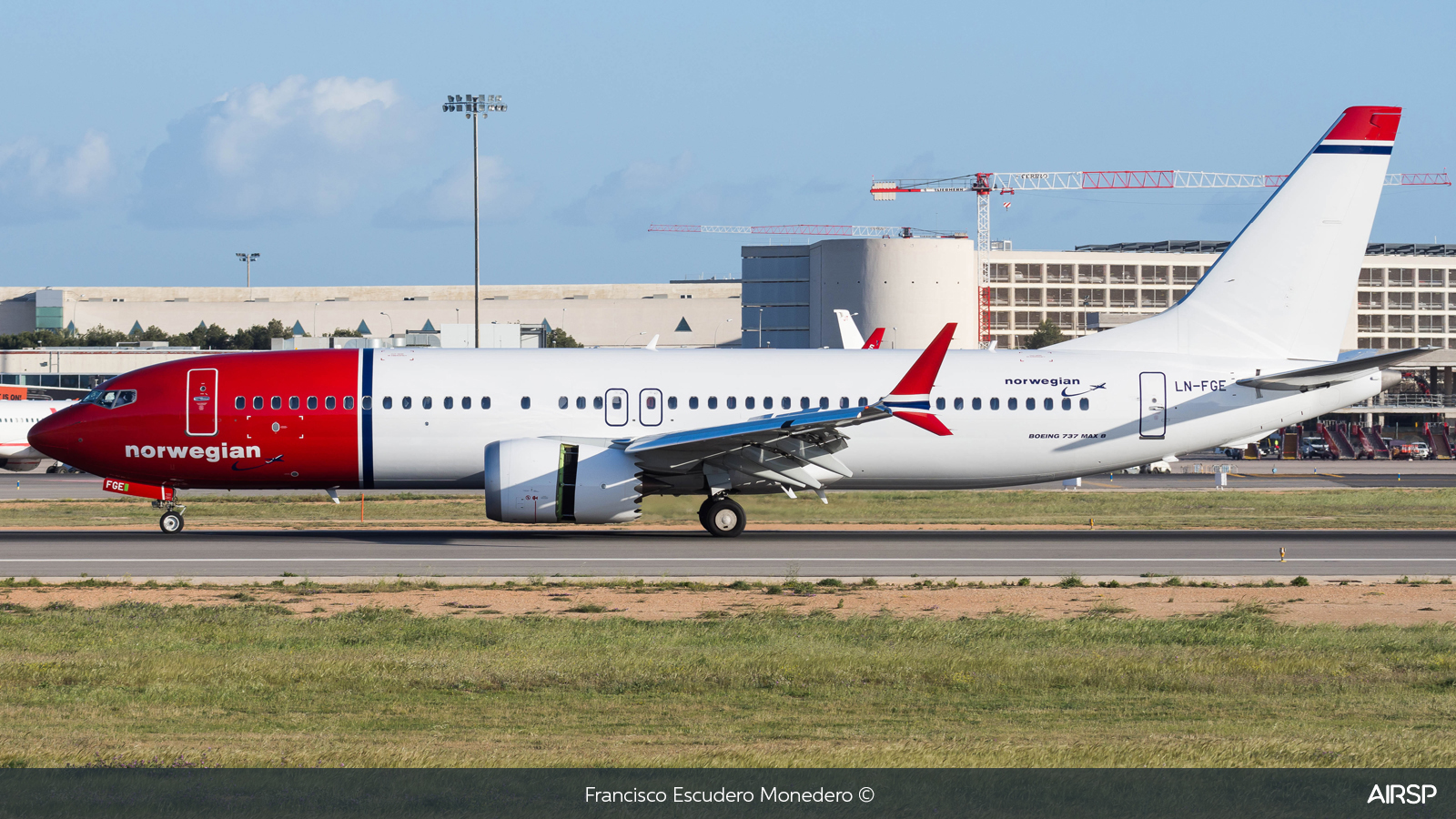 Norwegian  Boeing 737 Max 8  LN-FGE