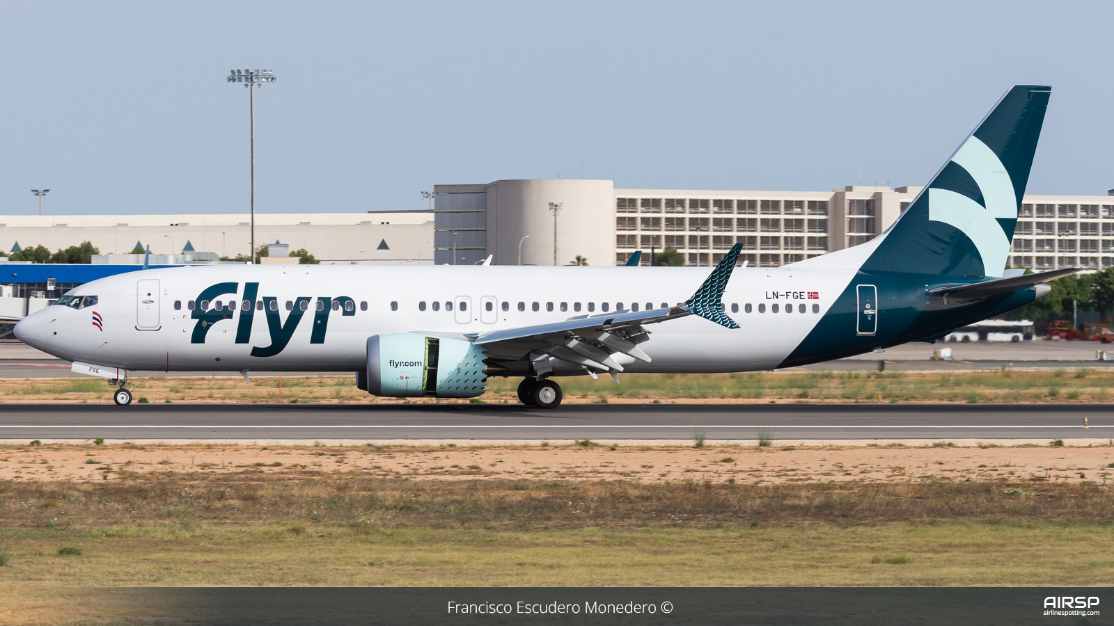 Flyr  Boeing 737 Max 8  LN-FGE
