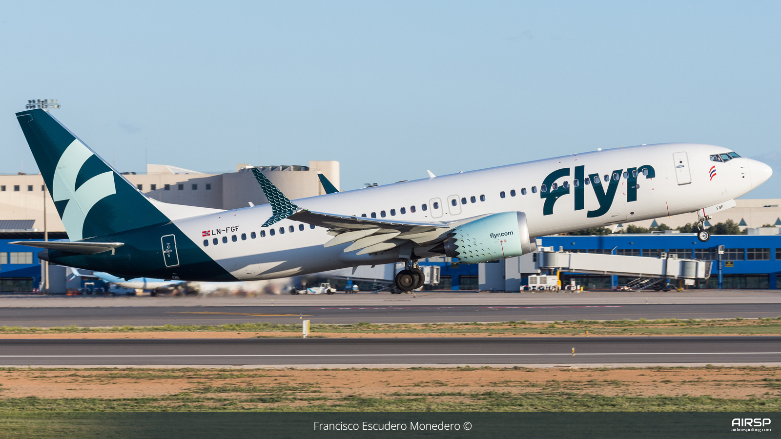 Flyr  Boeing 737 Max 8  LN-FGF