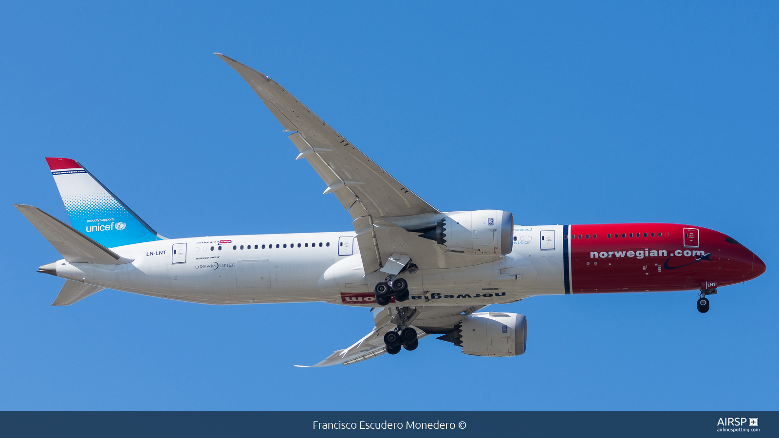 Norwegian  Boeing 787-9  LN-LNT