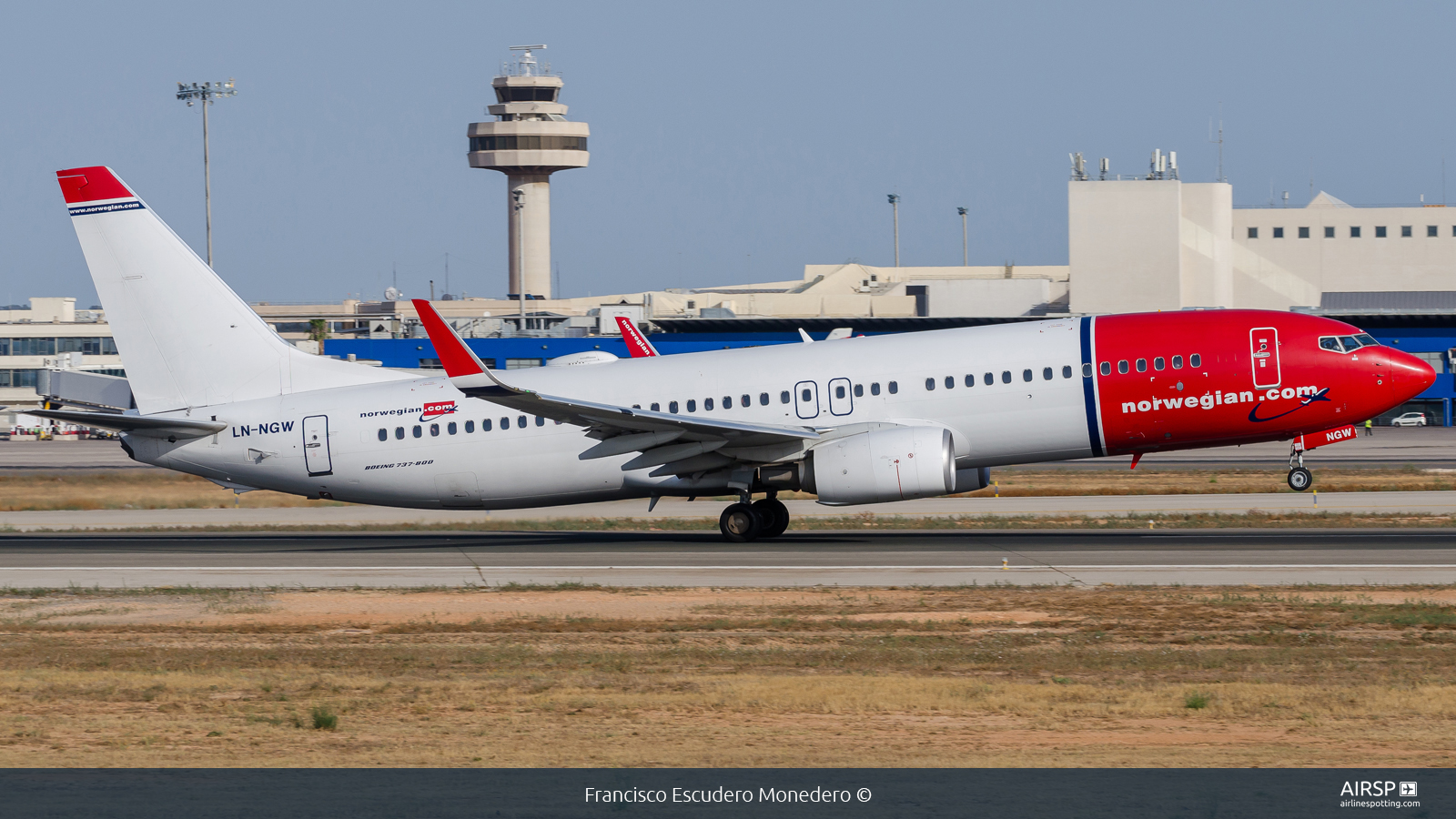 Norwegian  Boeing 737-800  LN-NGW