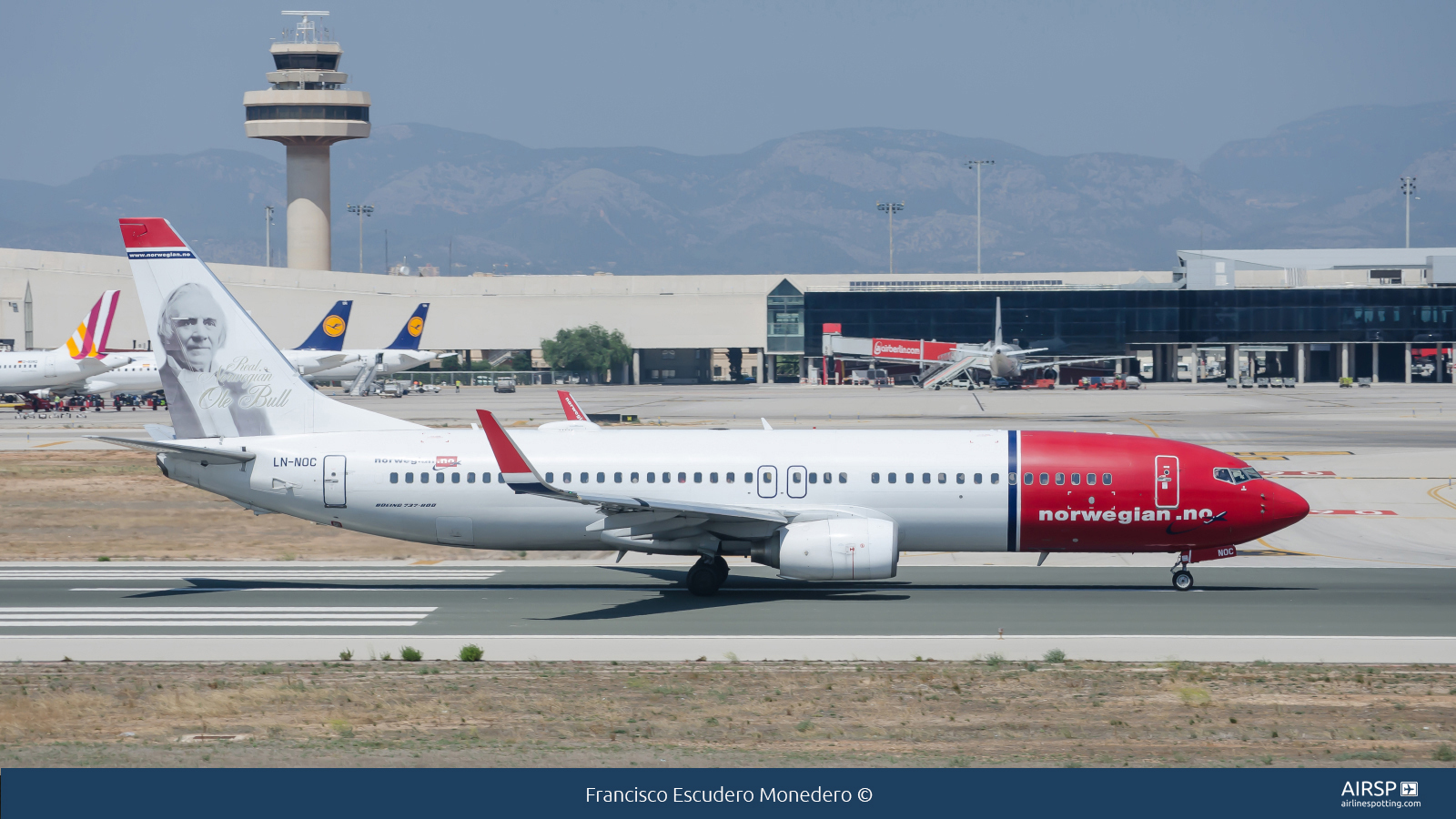 Norwegian  Boeing 737-800  LN-NOC