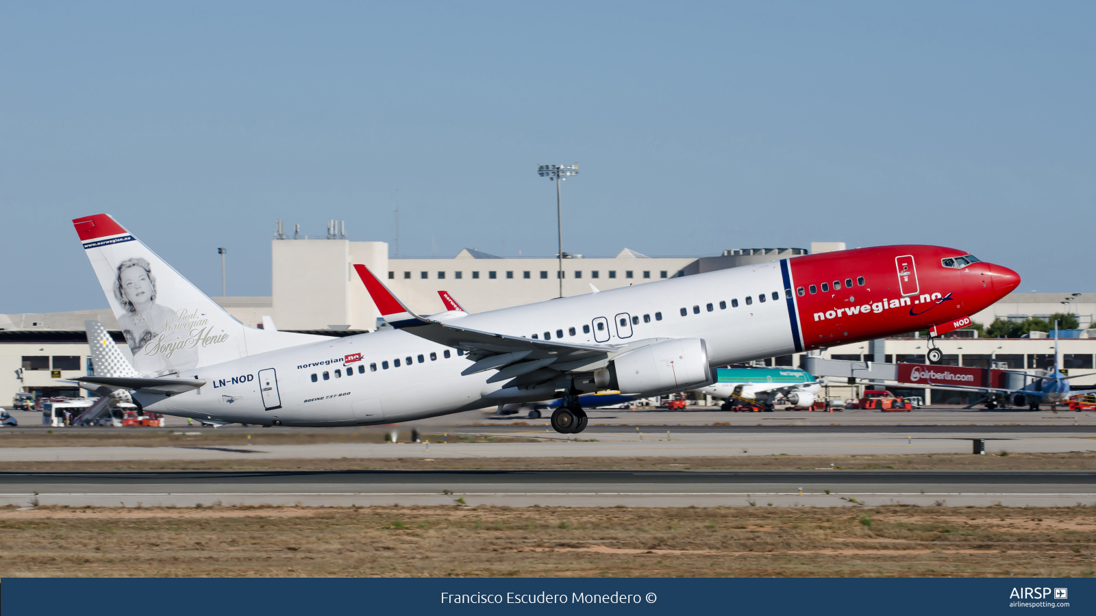 Norwegian  Boeing 737-800  LN-NOD