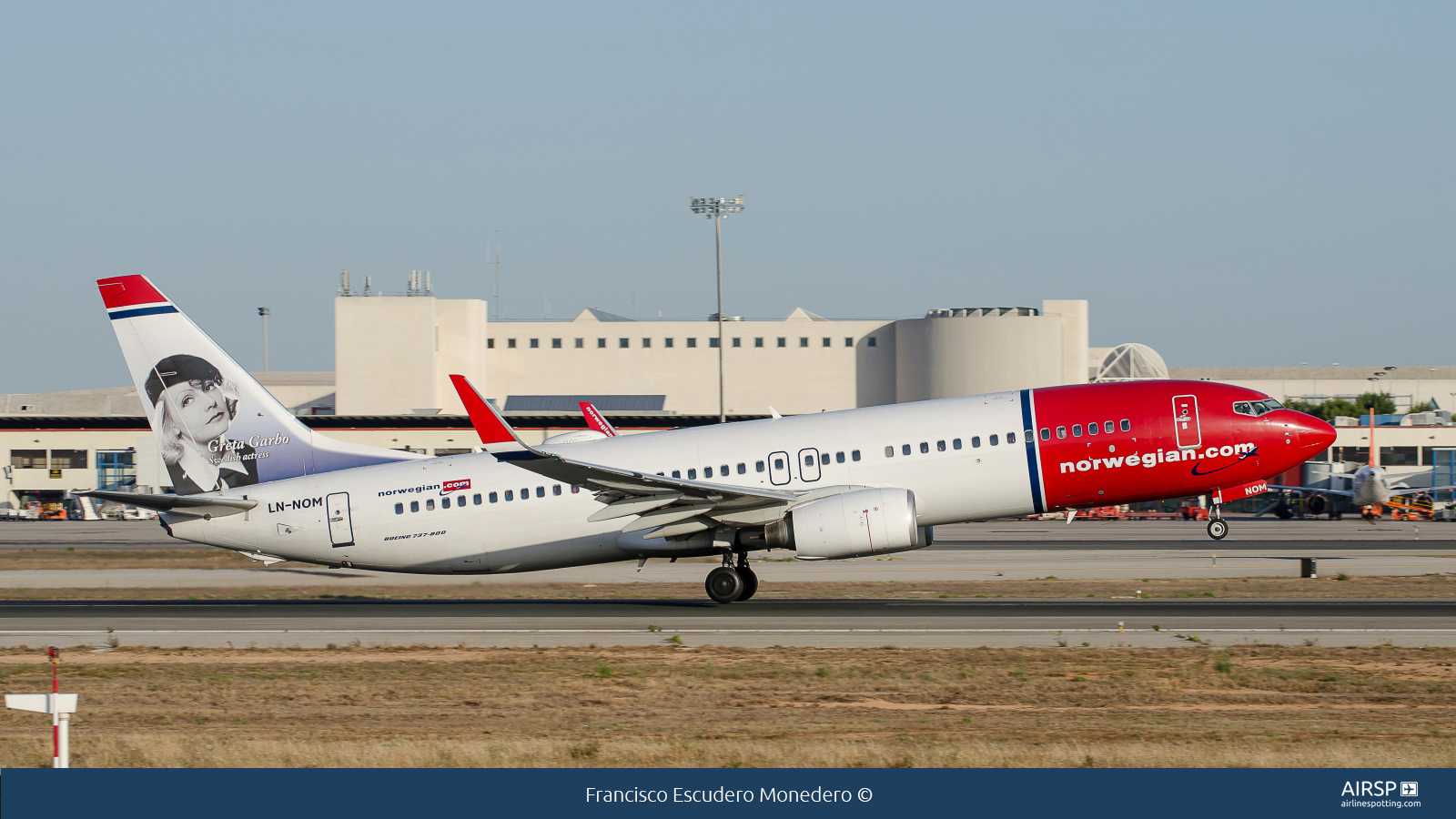 Norwegian  Boeing 737-800  LN-NOM