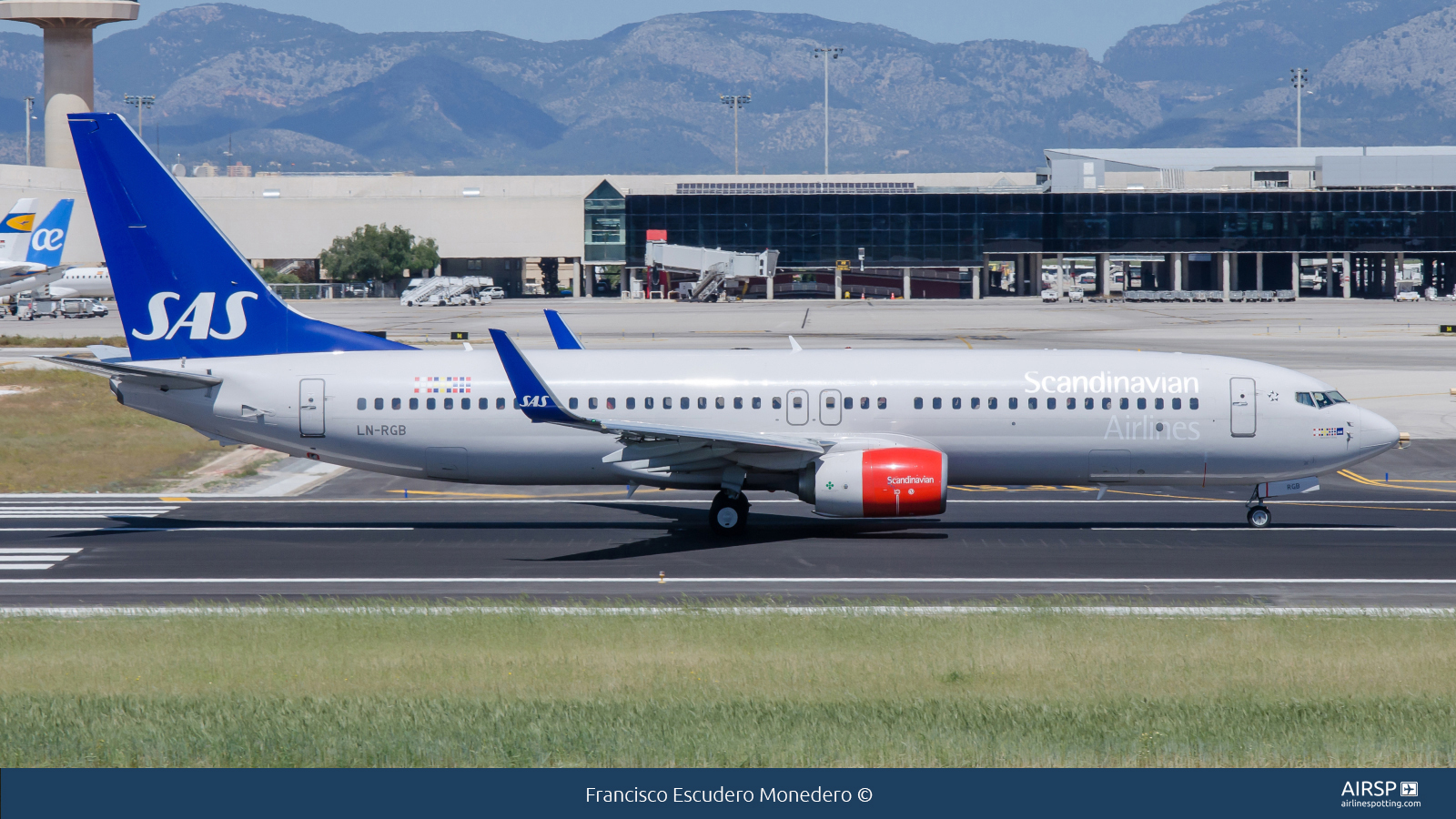 SAS Scandinavian Airlines  Boeing 737-800  LN-RGB