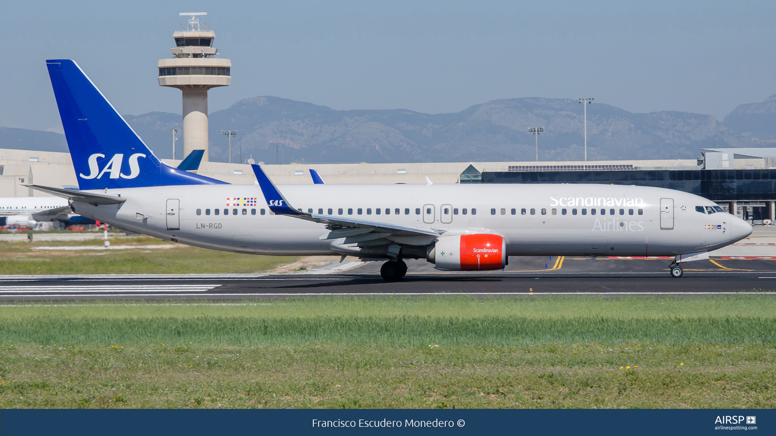 SAS Scandinavian Airlines  Boeing 737-800  LN-RGD