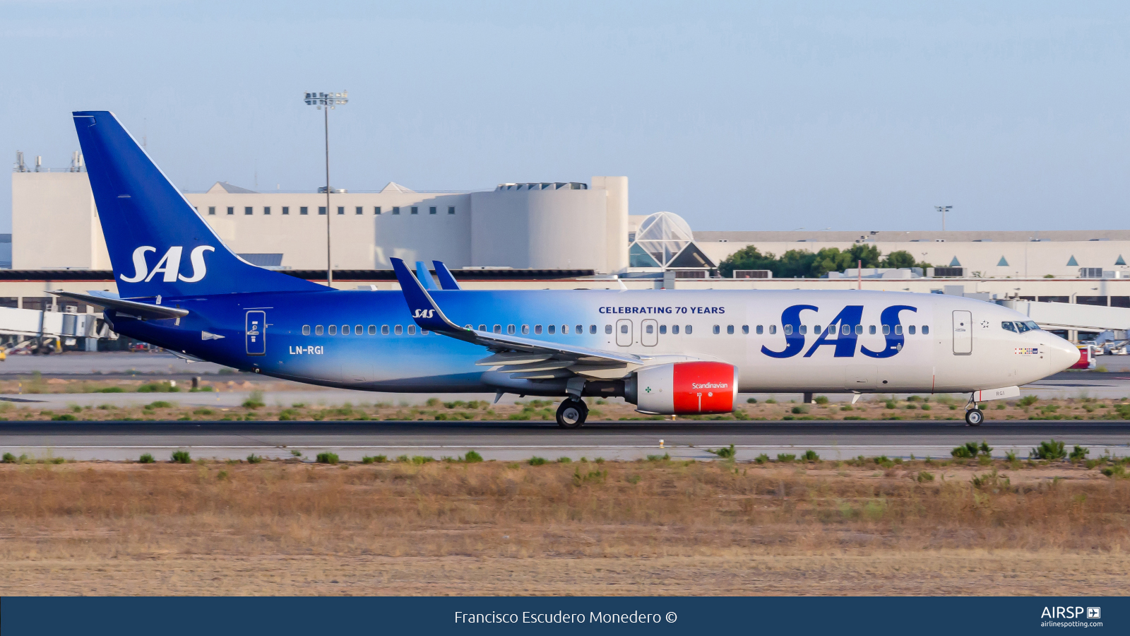 SAS Scandinavian Airlines  Boeing 737-800  LN-RGI