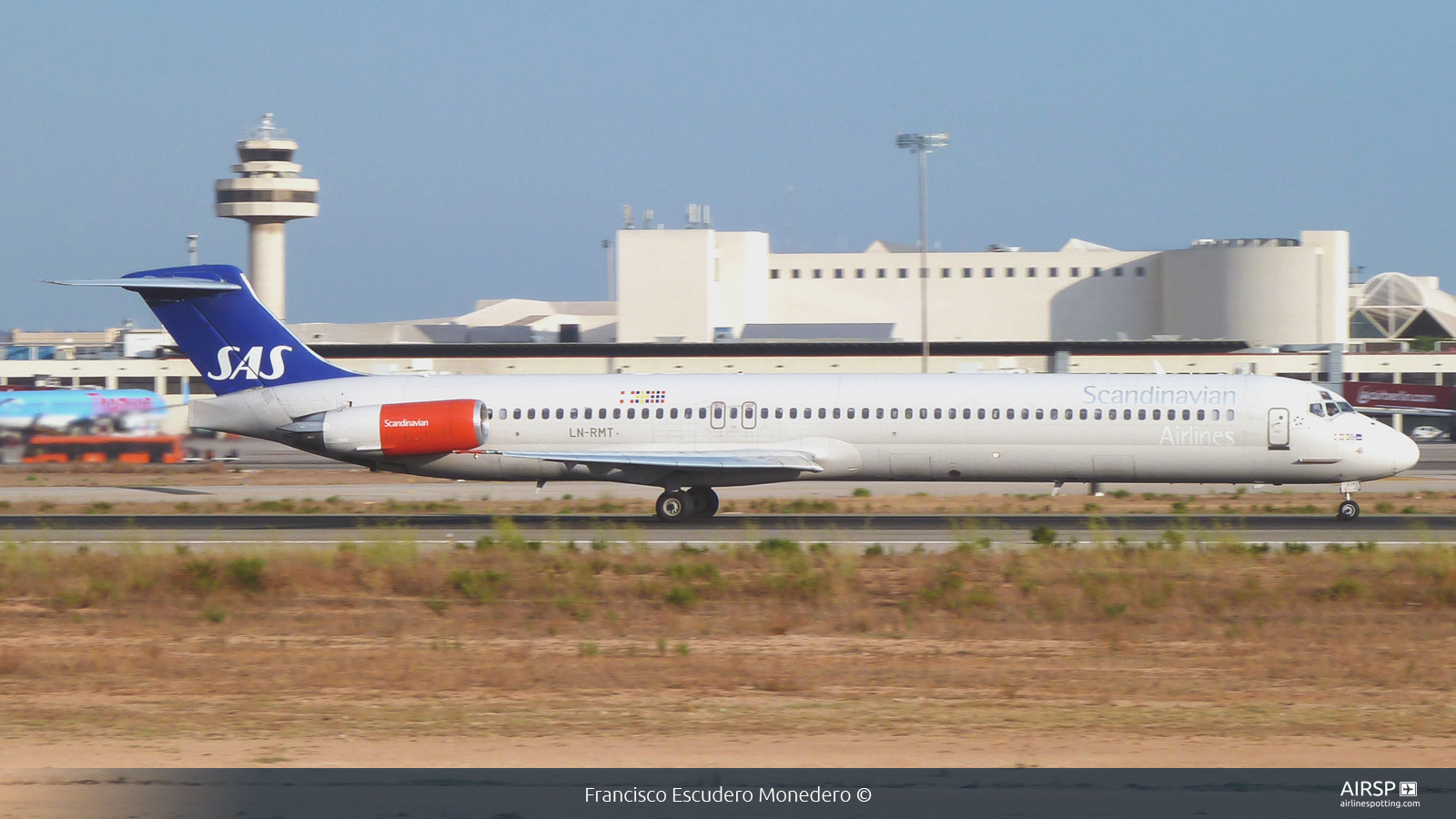 SAS Scandinavian Airlines  MD-82  LN-RMT