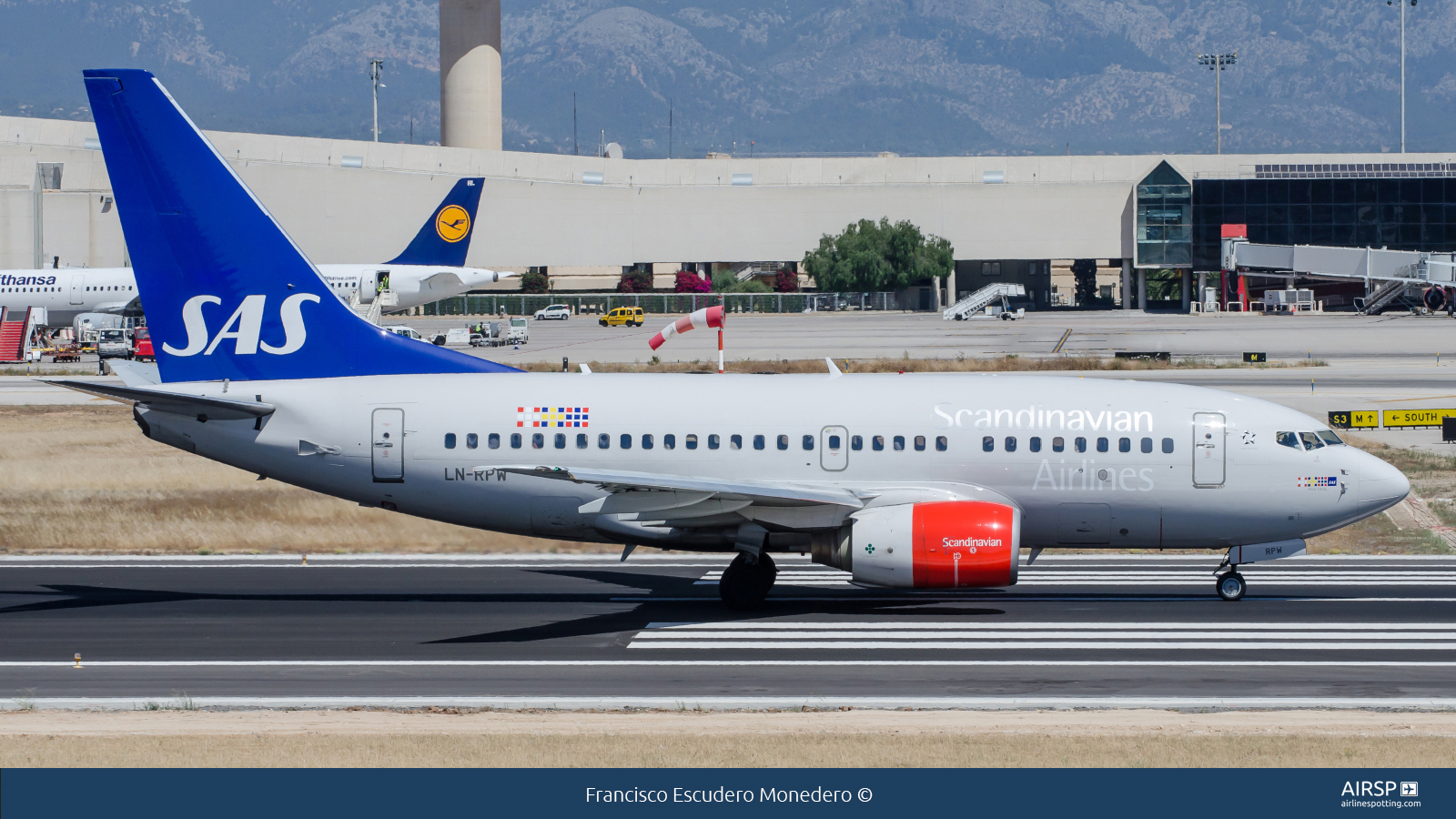 SAS Scandinavian Airlines  Boeing 737-600  LN-RPW
