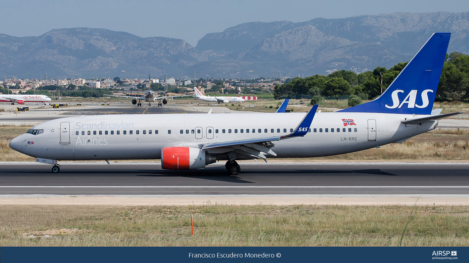 SAS Scandinavian Airlines  Boeing 737-800  LN-RRE