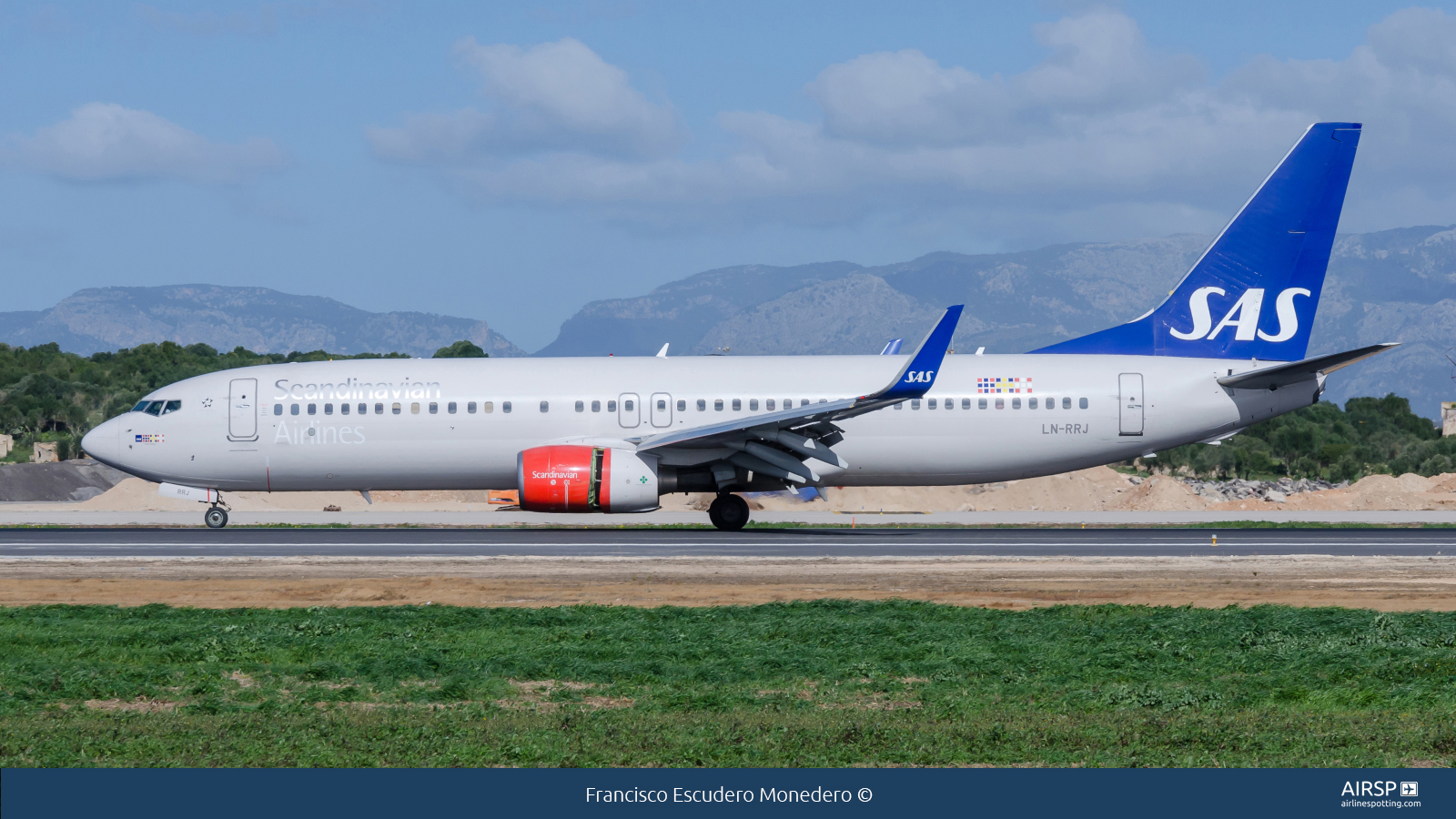 SAS Scandinavian Airlines  Boeing 737-800  LN-RRJ