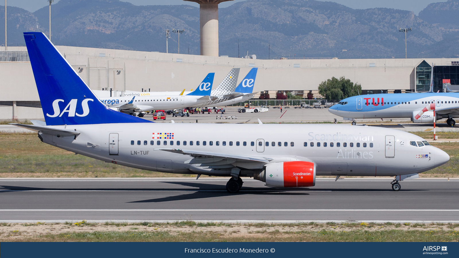 SAS Scandinavian Airlines  Boeing 737-700  LN-TUF