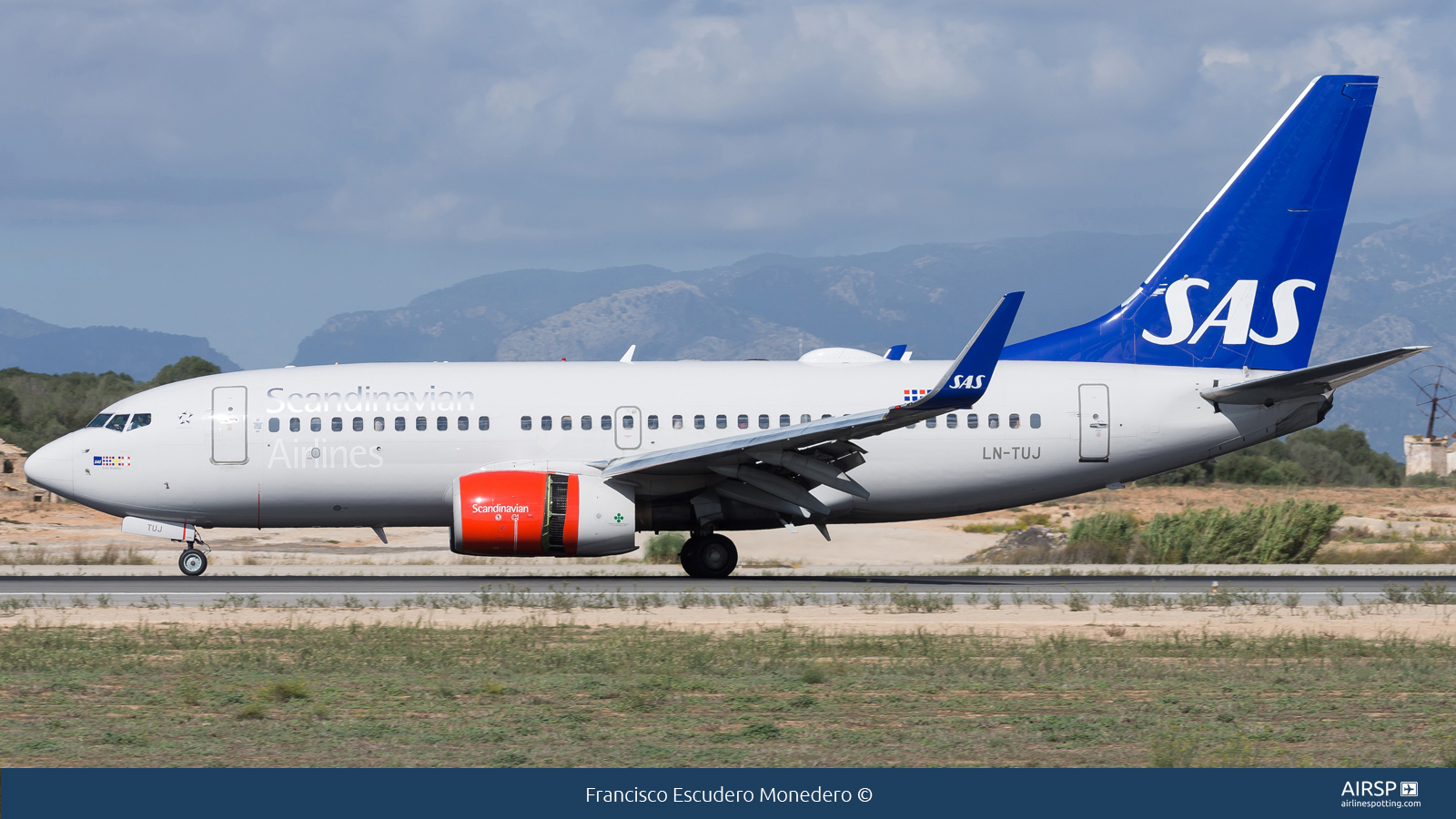 SAS Scandinavian Airlines  Boeing 737-700  LN-TUJ