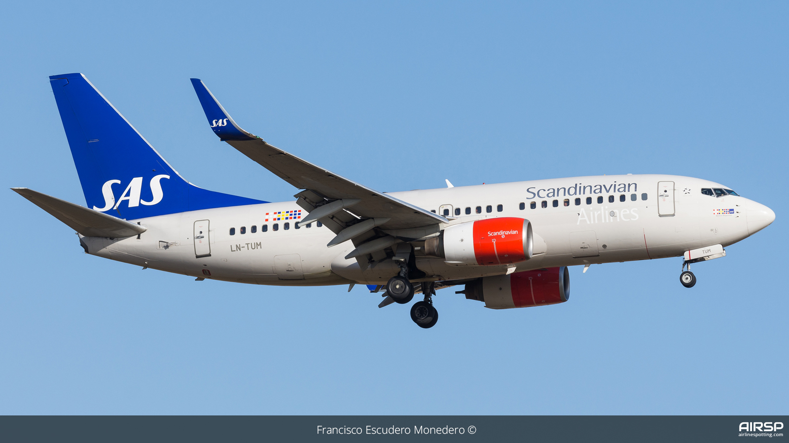 SAS Scandinavian Airlines  Boeing 737-700  LN-TUM