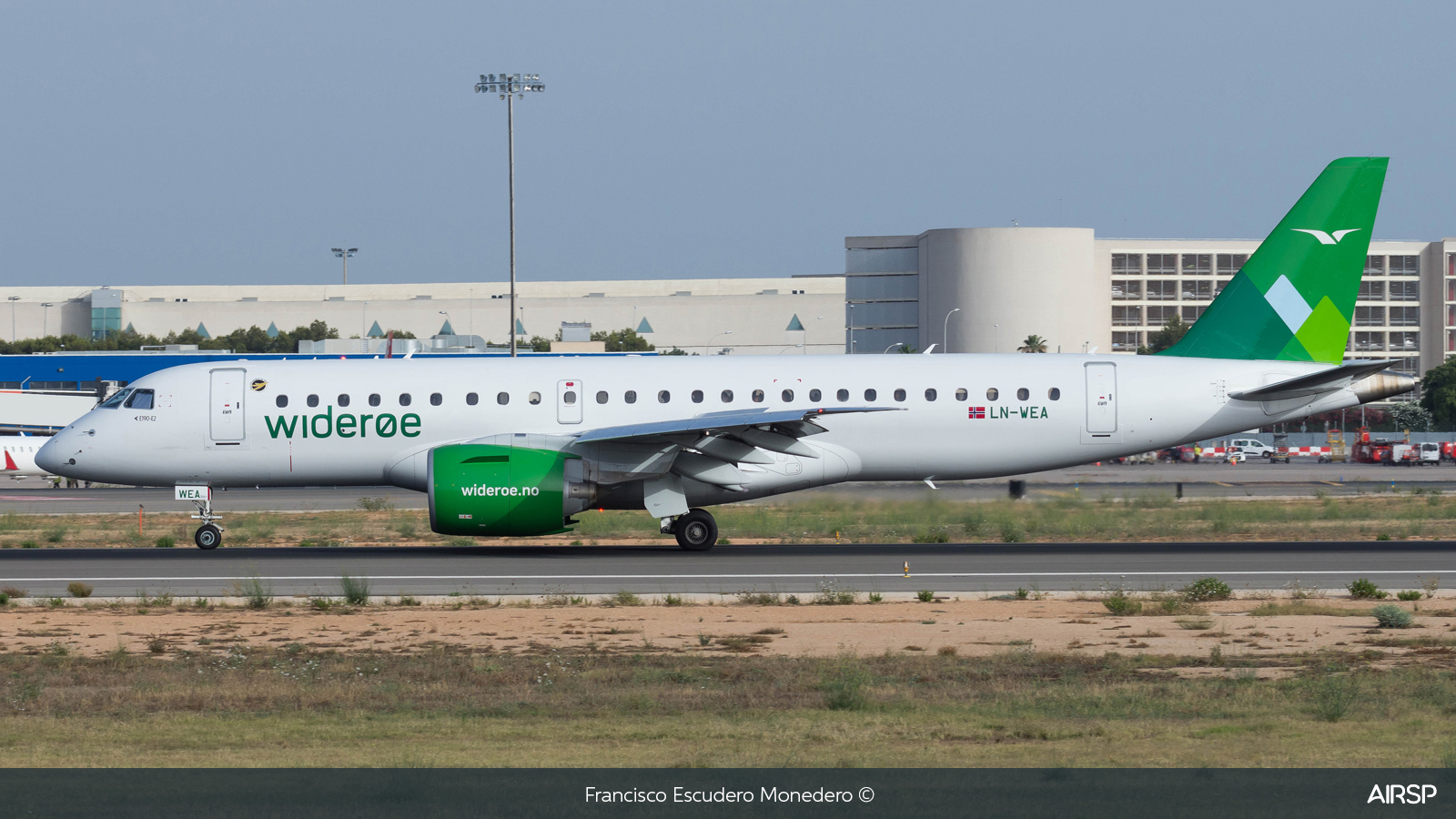 Wideroe  Embraer E190-E2  LN-WEA