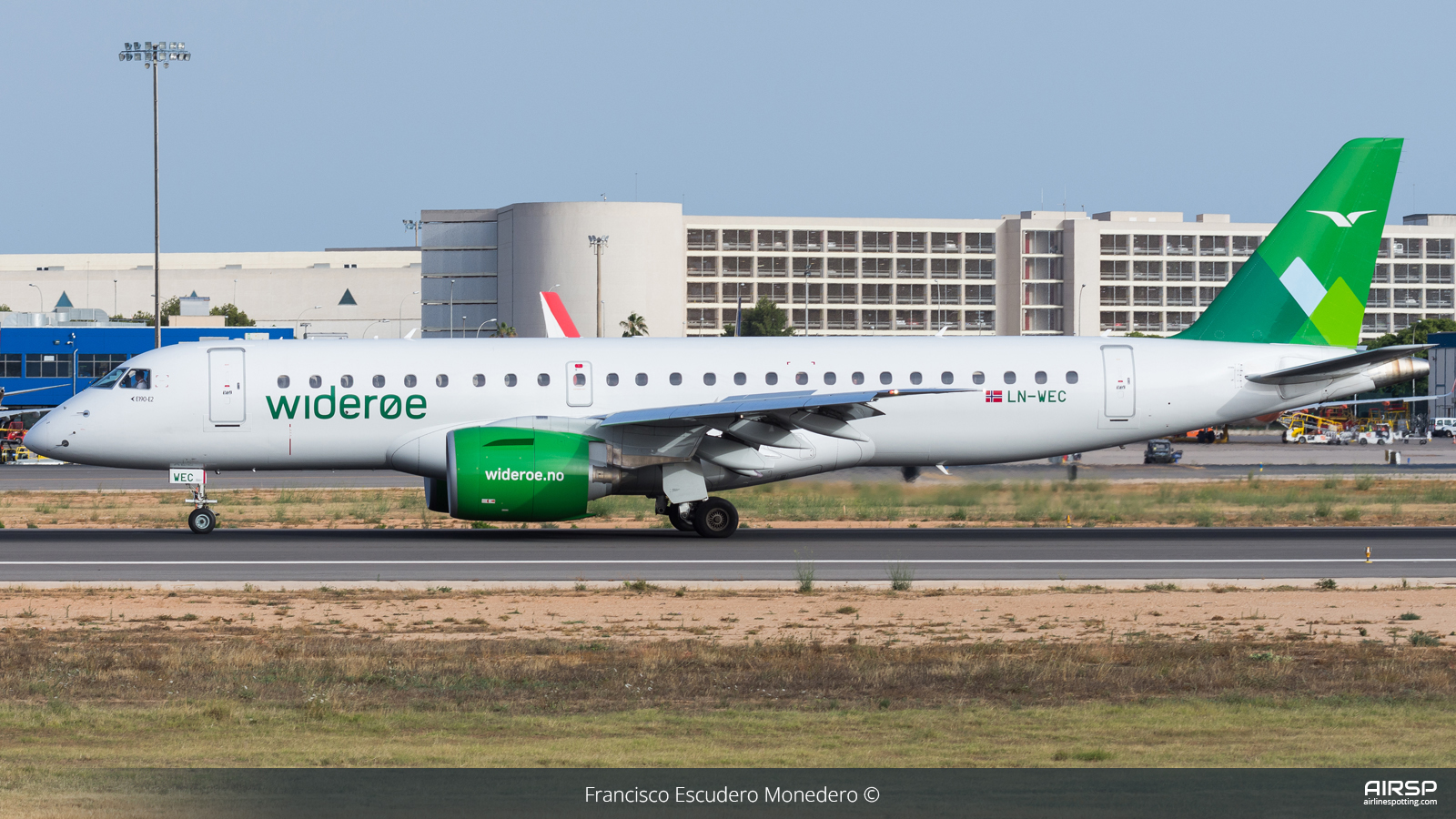 Wideroe  Embraer E190-E2  LN-WEC