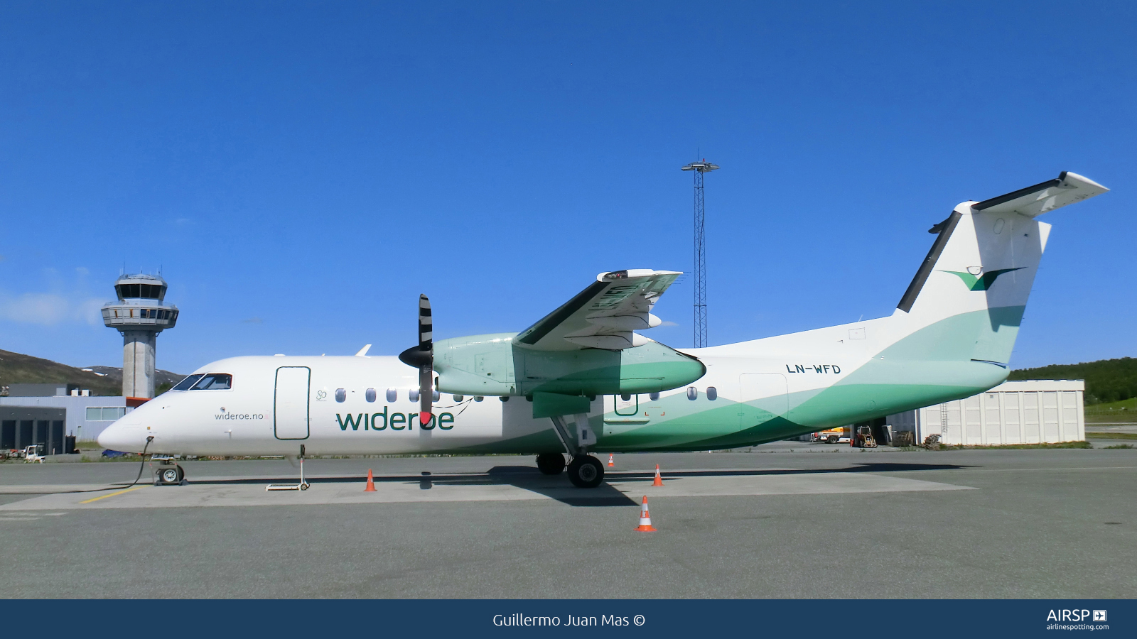 Wideroe  DHC Dash 8-300  LN-WFD