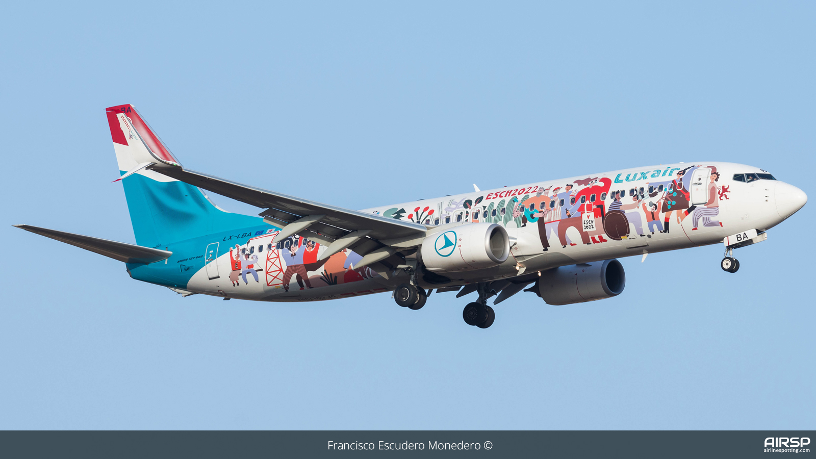Luxair  Boeing 737-800  LX-LBA