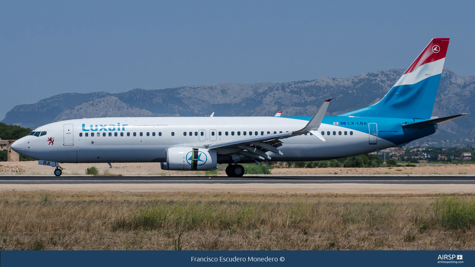 Luxair  Boeing 737-800  LX-LBA