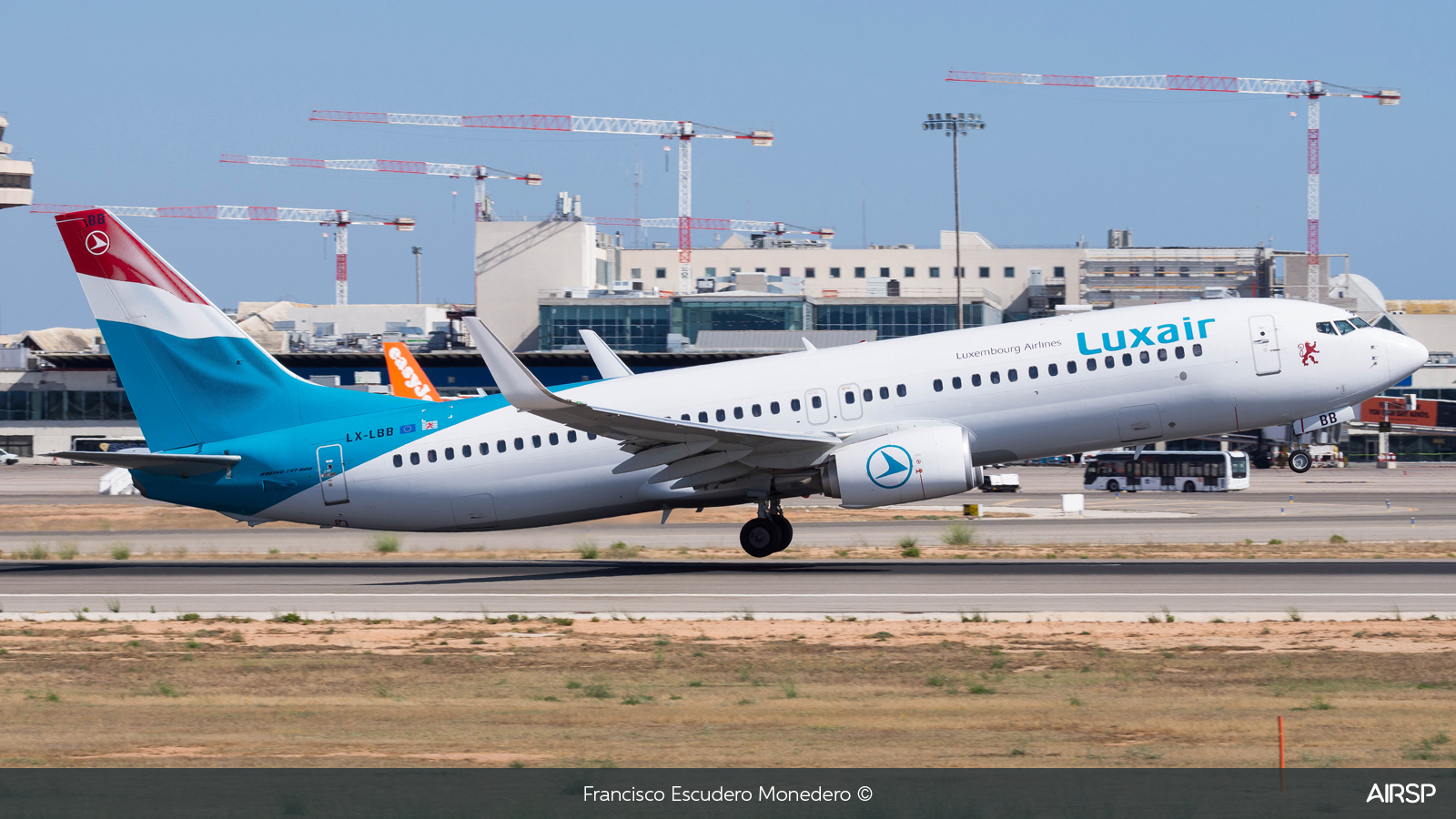 Luxair  Boeing 737-800  LX-LBB
