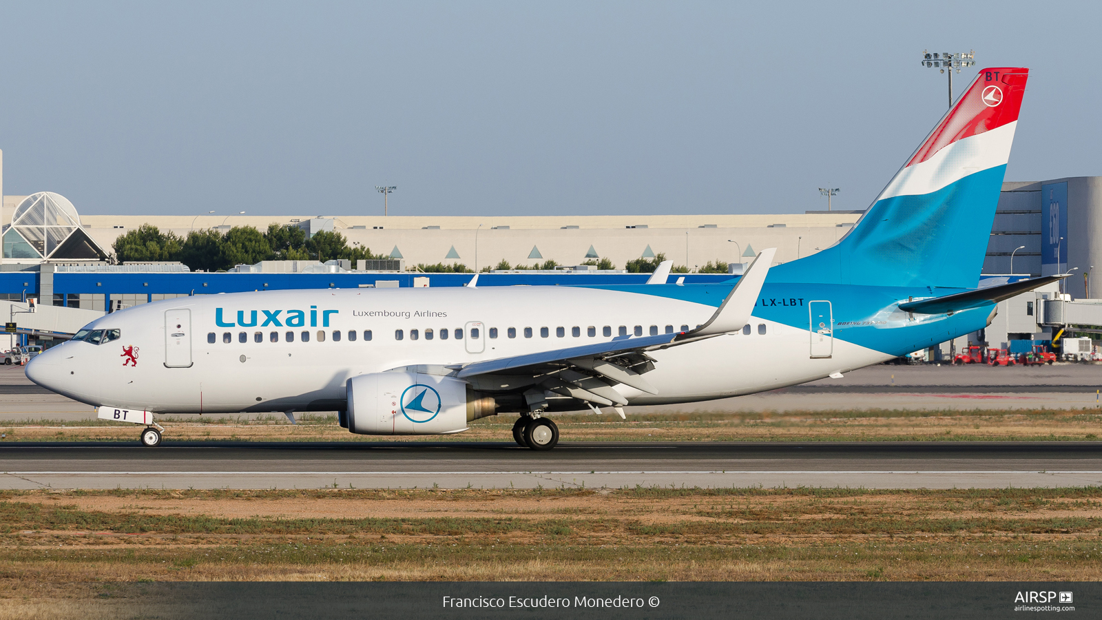 Luxair  Boeing 737-700  LX-LBT