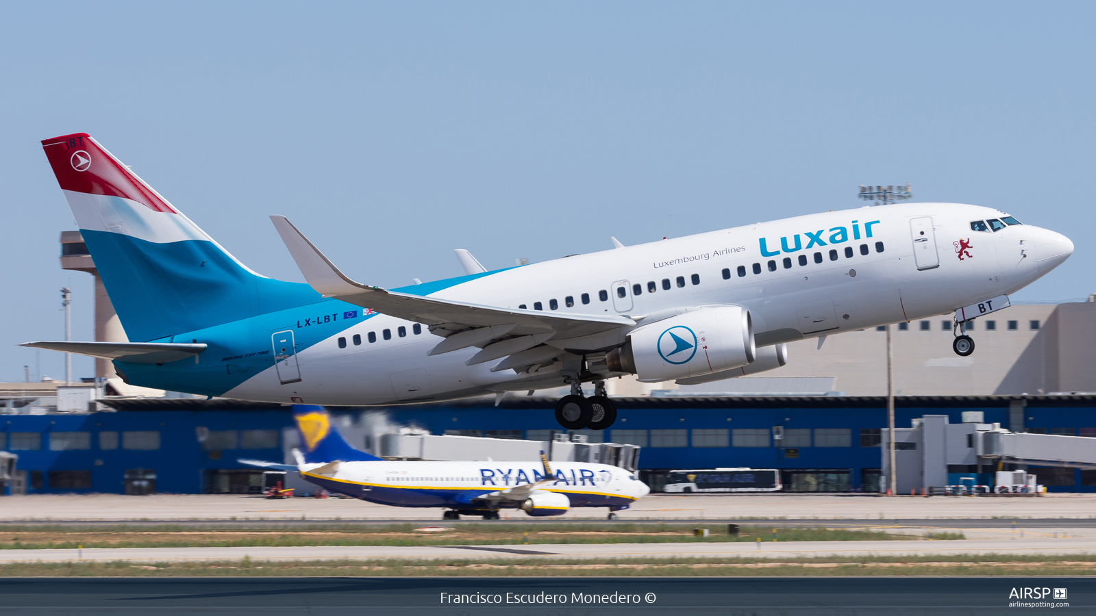 Luxair  Boeing 737-700  LX-LBT