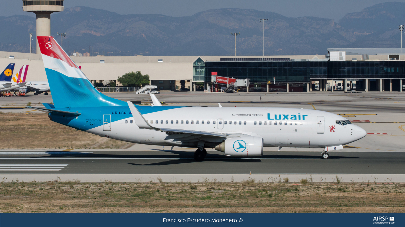 Luxair  Boeing 737-700  LX-LGQ