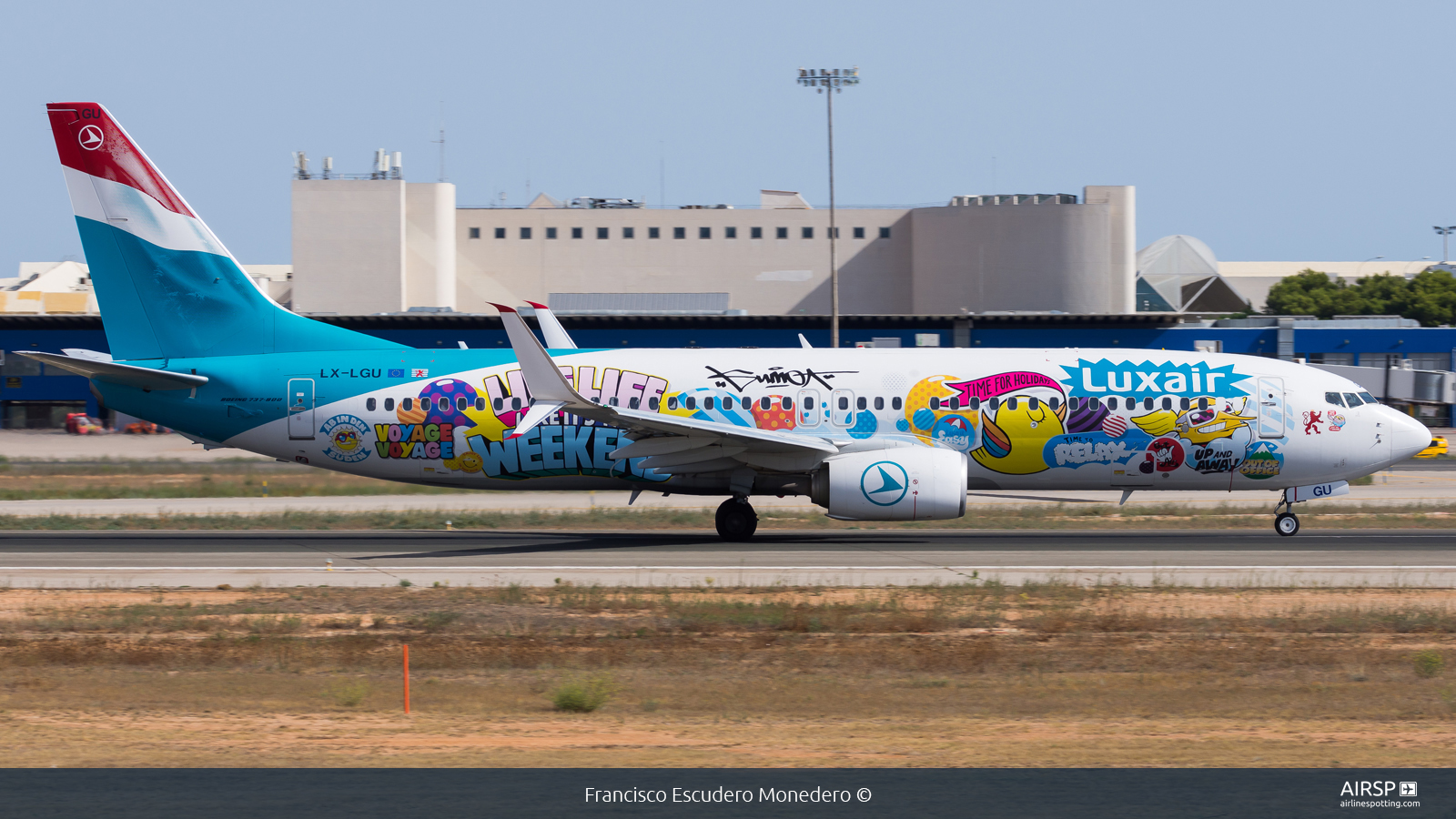 Luxair  Boeing 737-800  LX-LGU