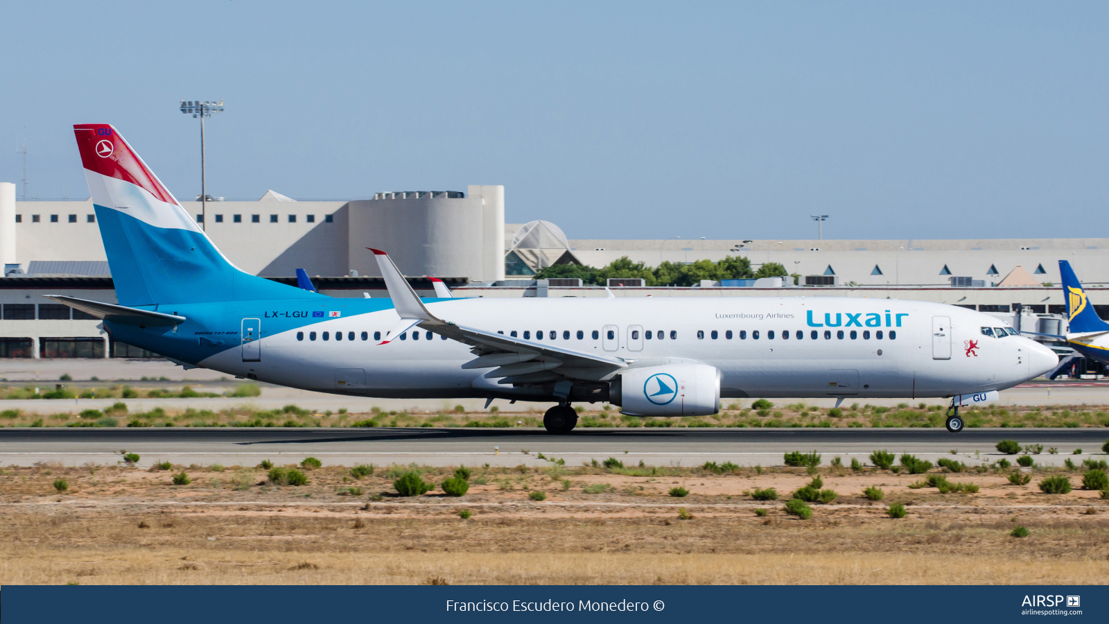 Luxair  Boeing 737-800  LX-LGU