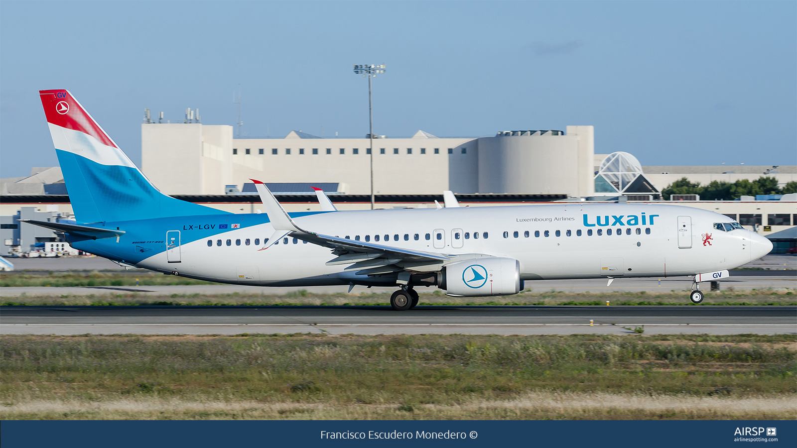 Luxair  Boeing 737-800  LX-LGV