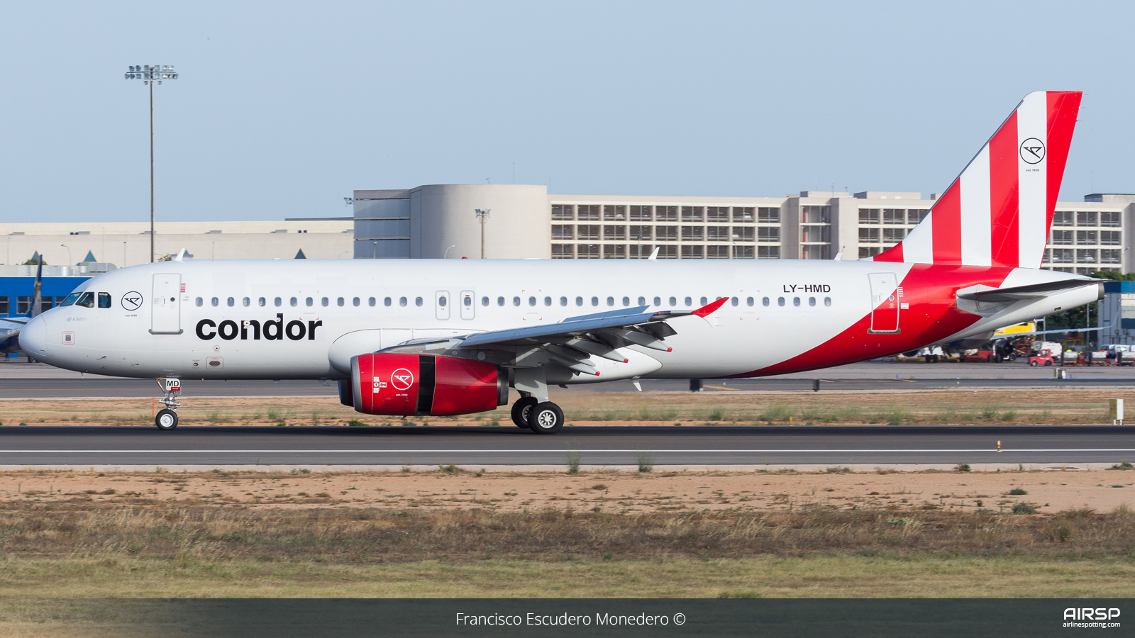 Condor  Airbus A320  LY-HMD