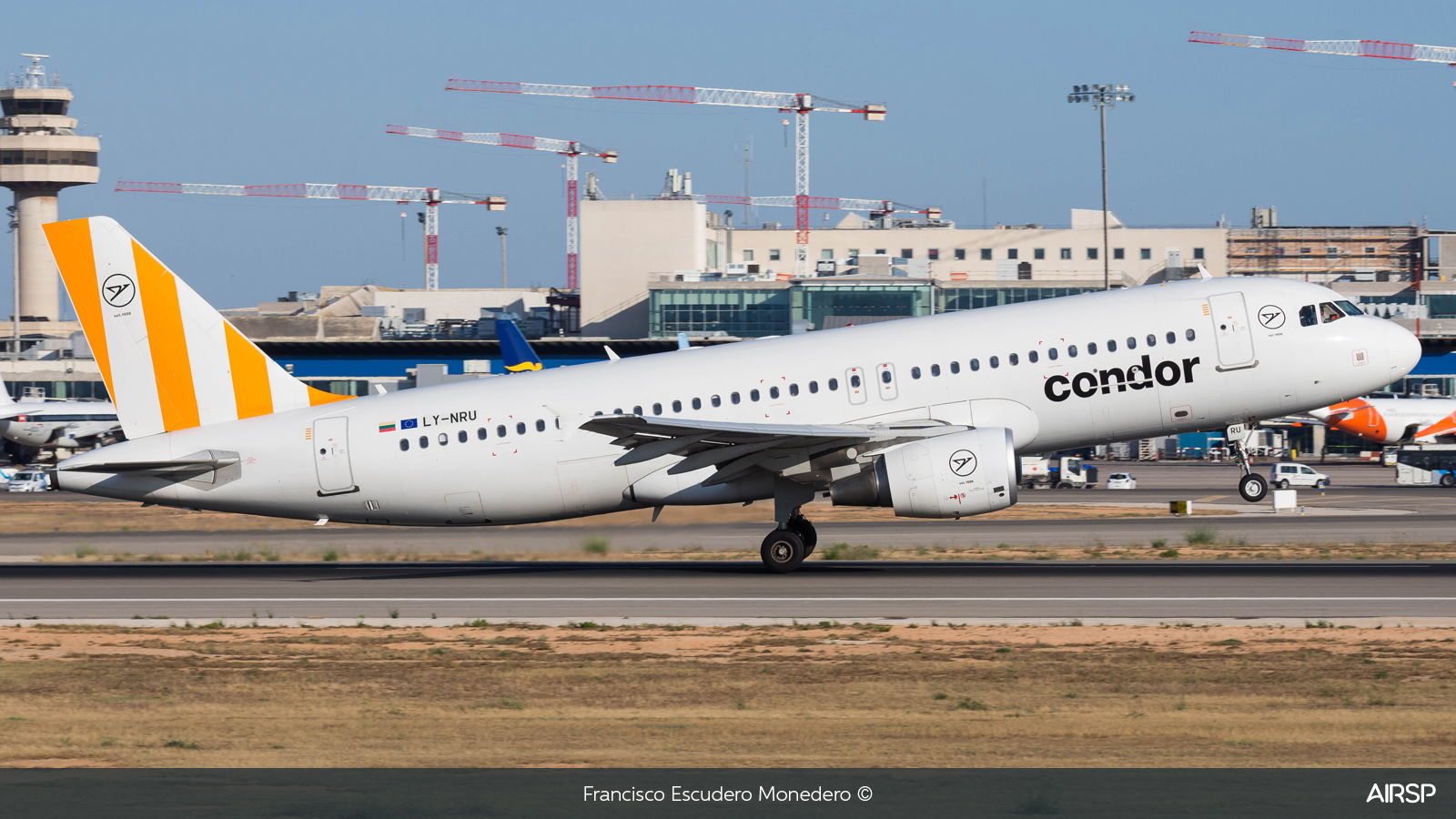 Condor  Airbus A320  LY-NRU