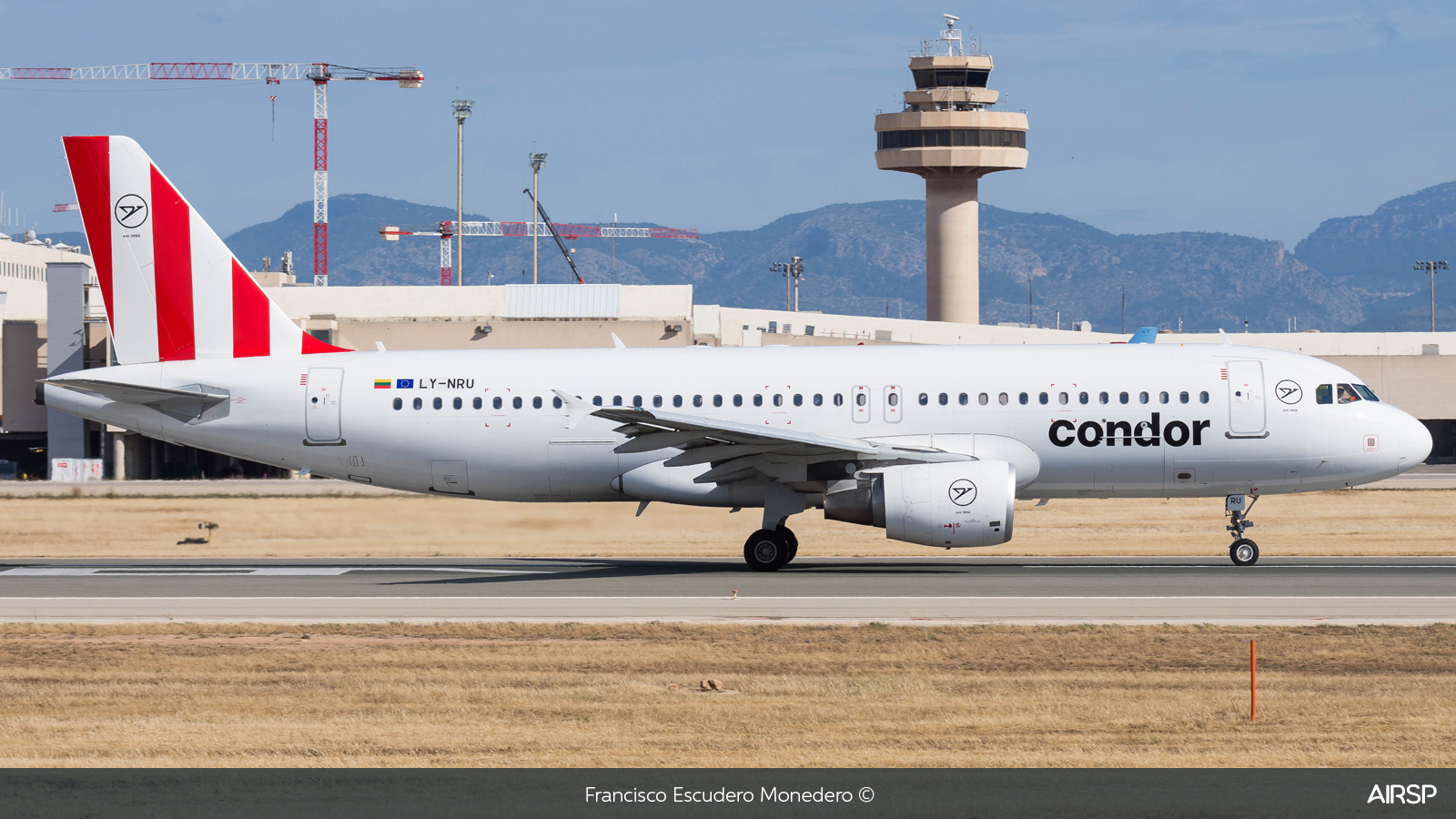 Condor  Airbus A320  LY-NRU