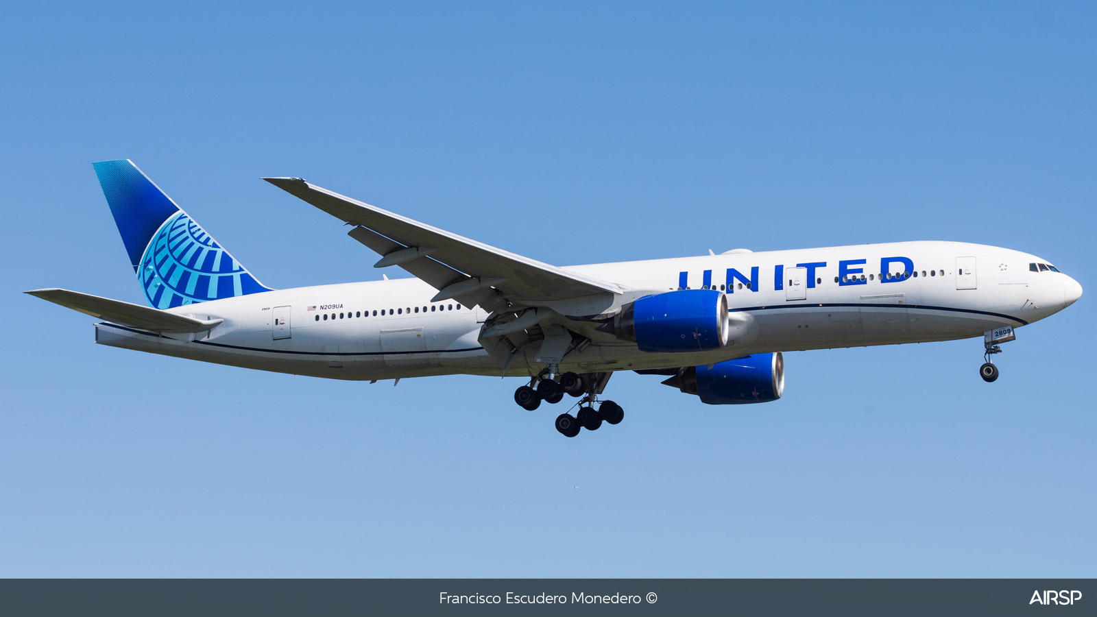 United Airlines  Boeing 777-200  N209UA