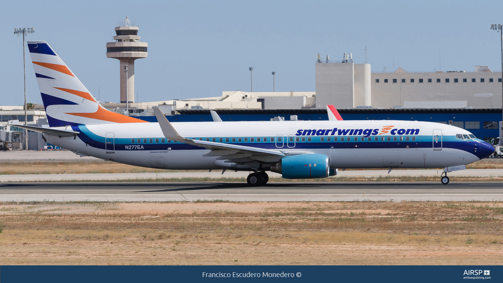 Smartwings  Boeing 737-800  N277EA