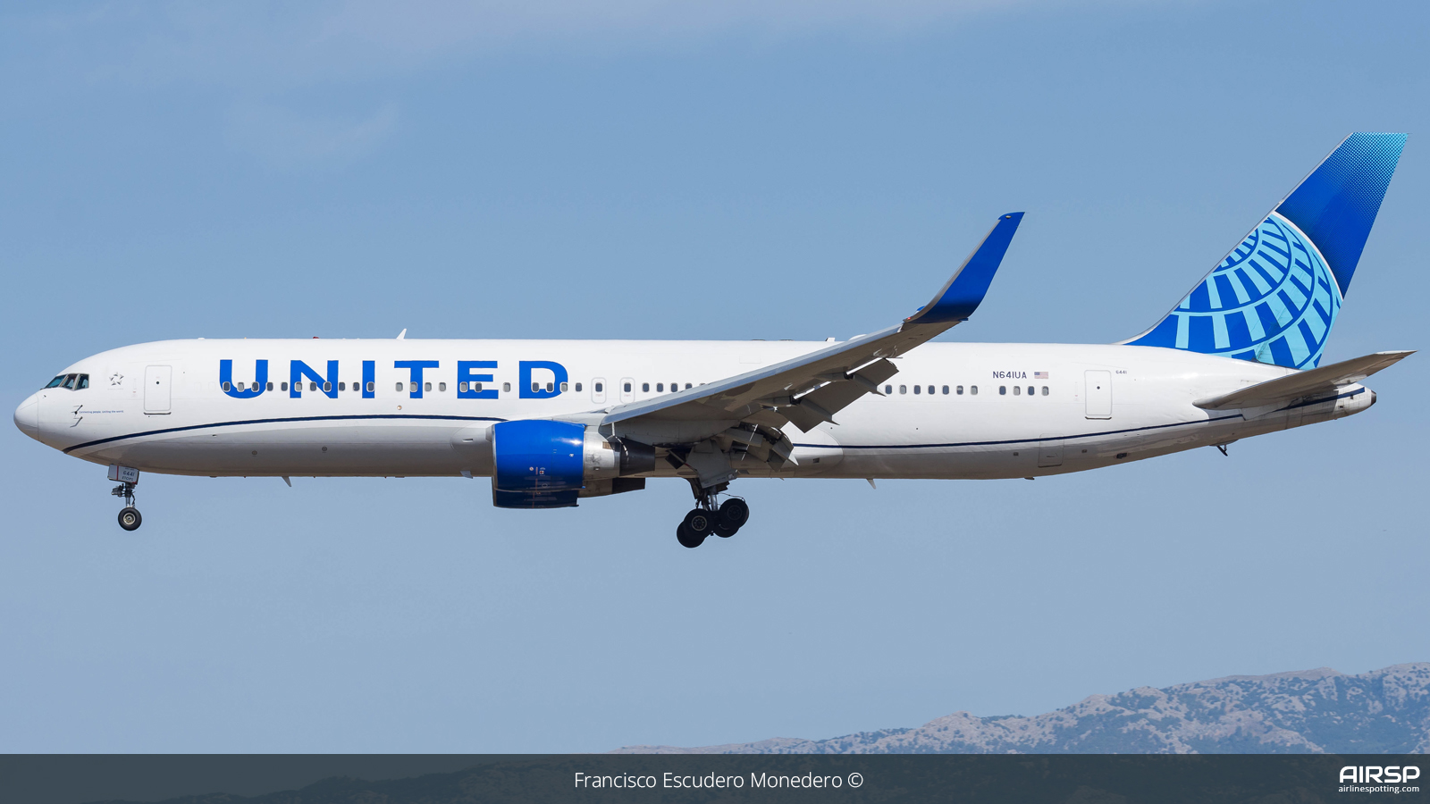 United Airlines  Boeing 767-300  N641UA