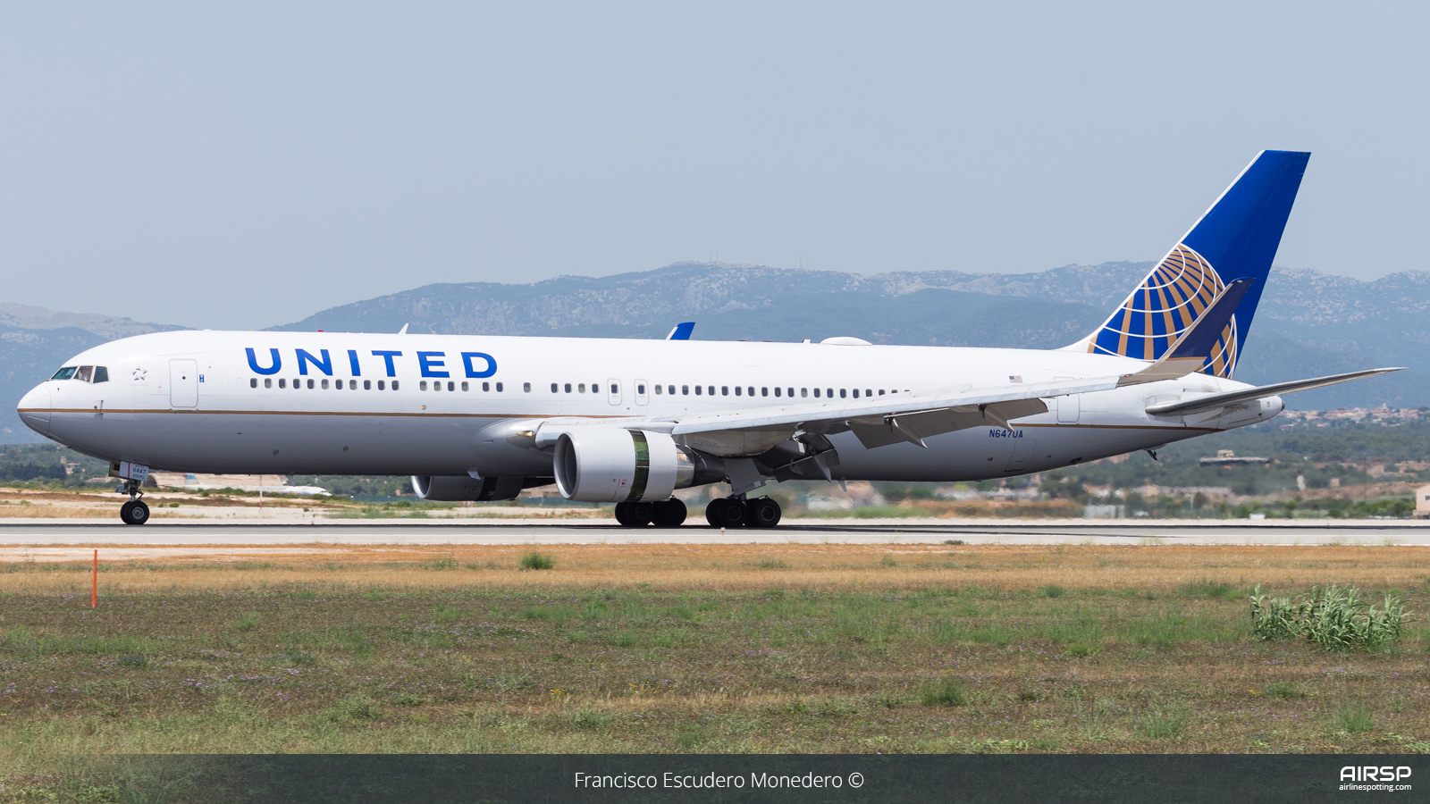 United Airlines  Boeing 767-300  N647UA