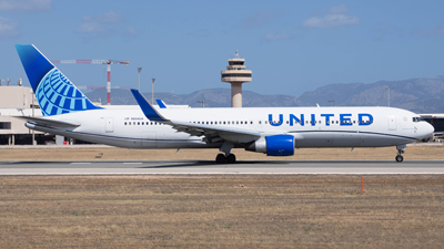 United Airlines Boeing 767-300