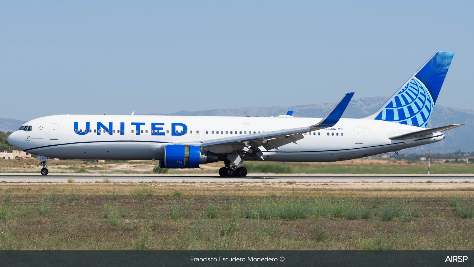 United Airlines  Boeing 767-300  N660UA