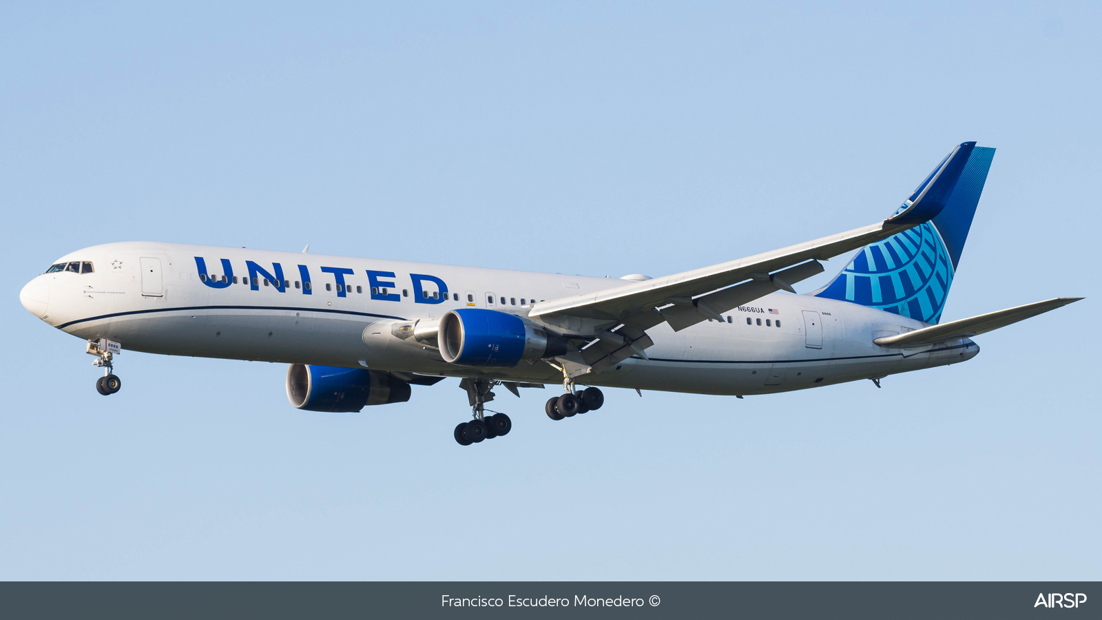 United Airlines  Boeing 767-300  N666UA