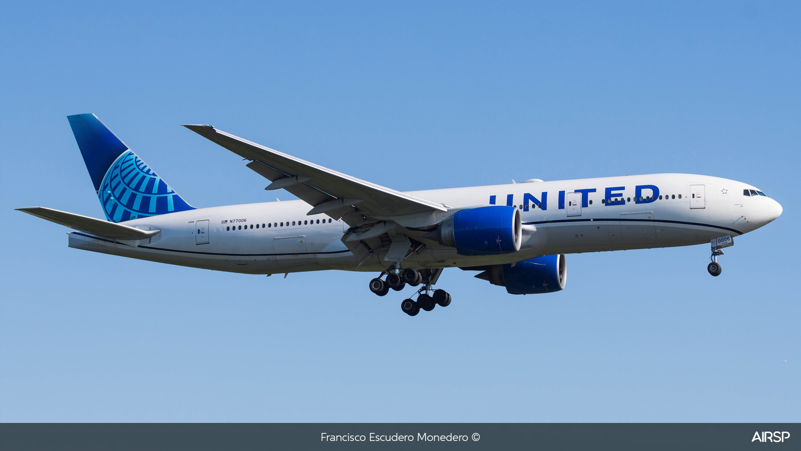 United Airlines  Boeing 777-200  N77006